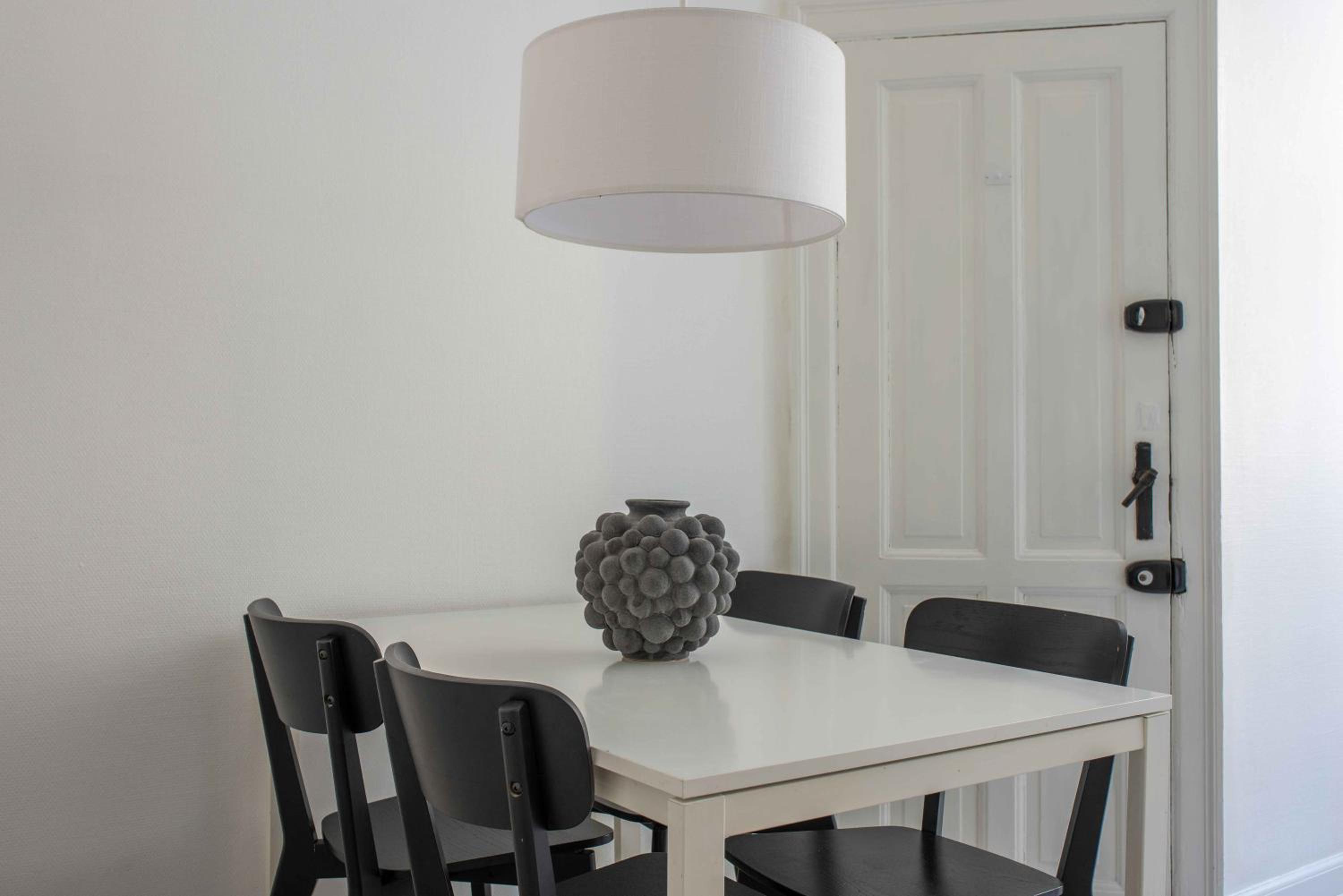NEW charming apt in City Center view 3