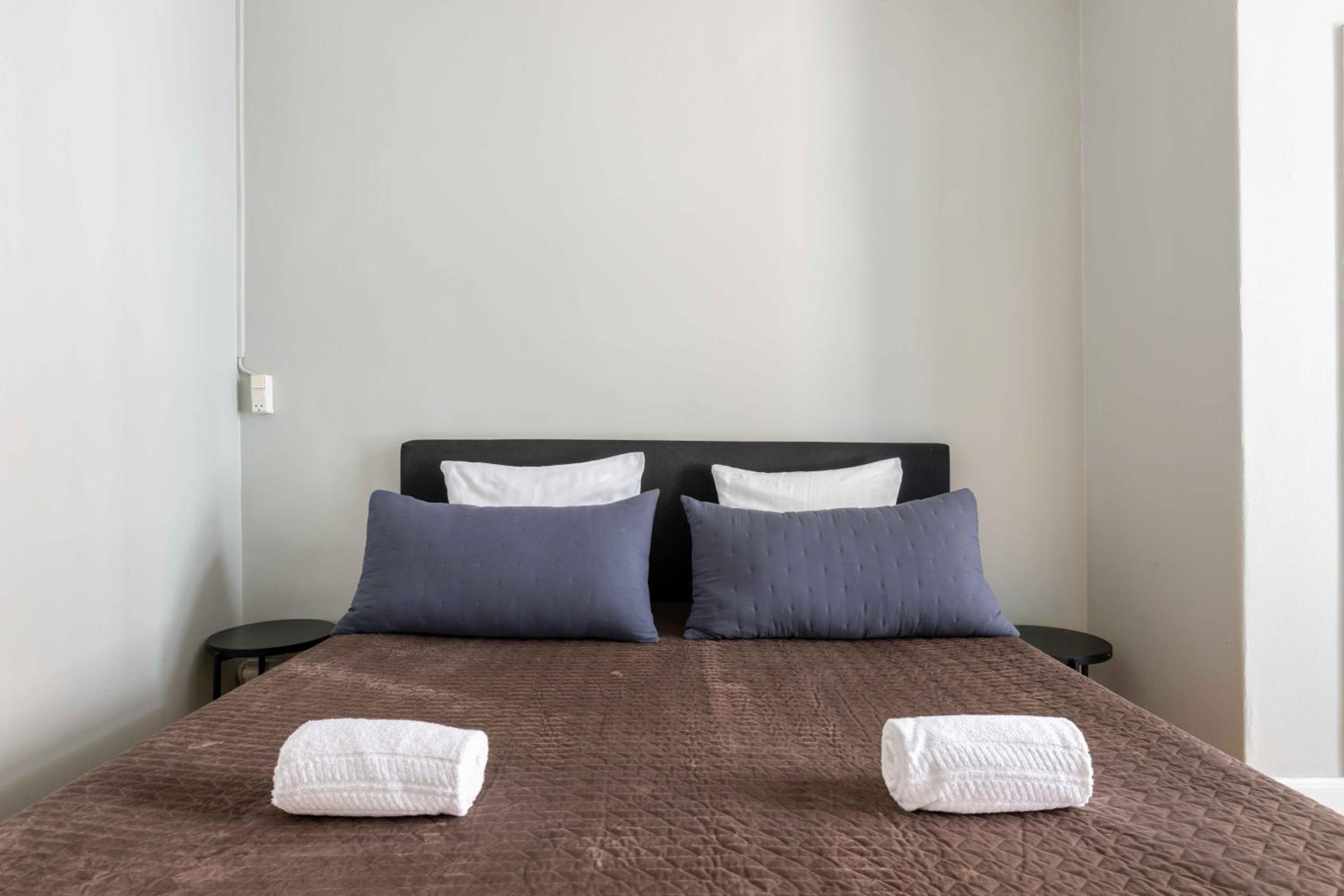 NEW charming apt in City Center view 5