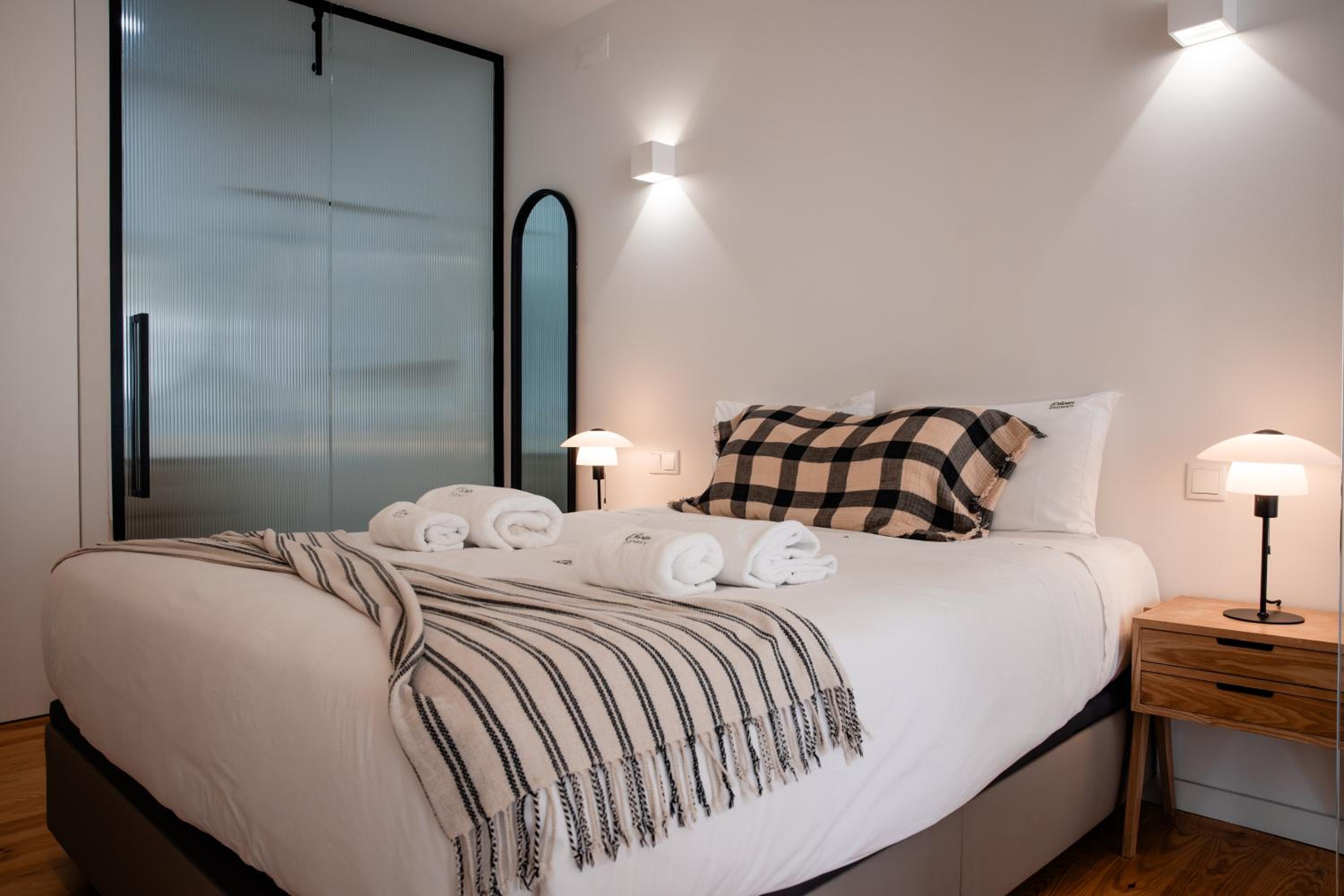 The Canary - Spacious Apartment at Downtown with Views