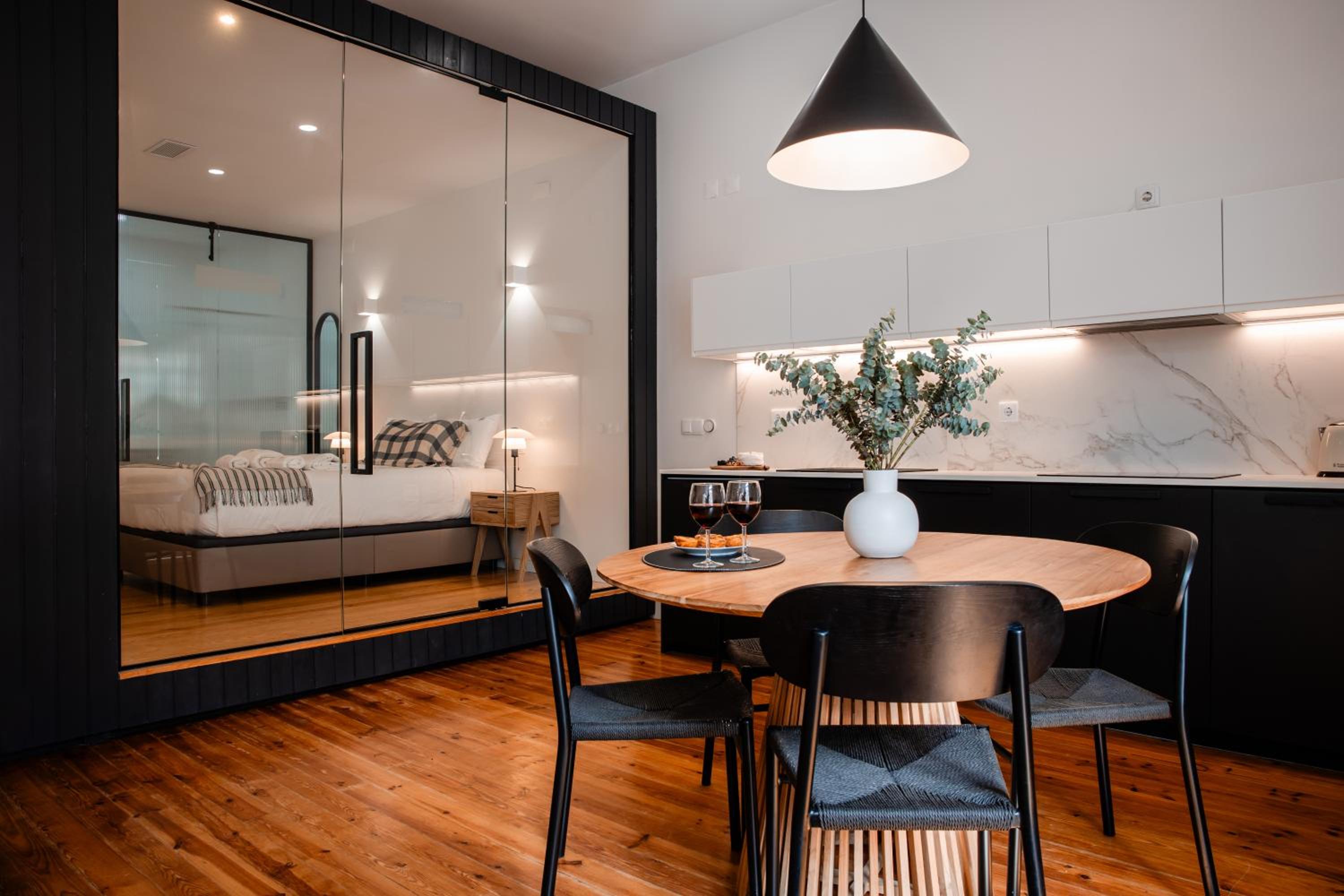 The Canary - Spacious Apartment at Downtown with Views