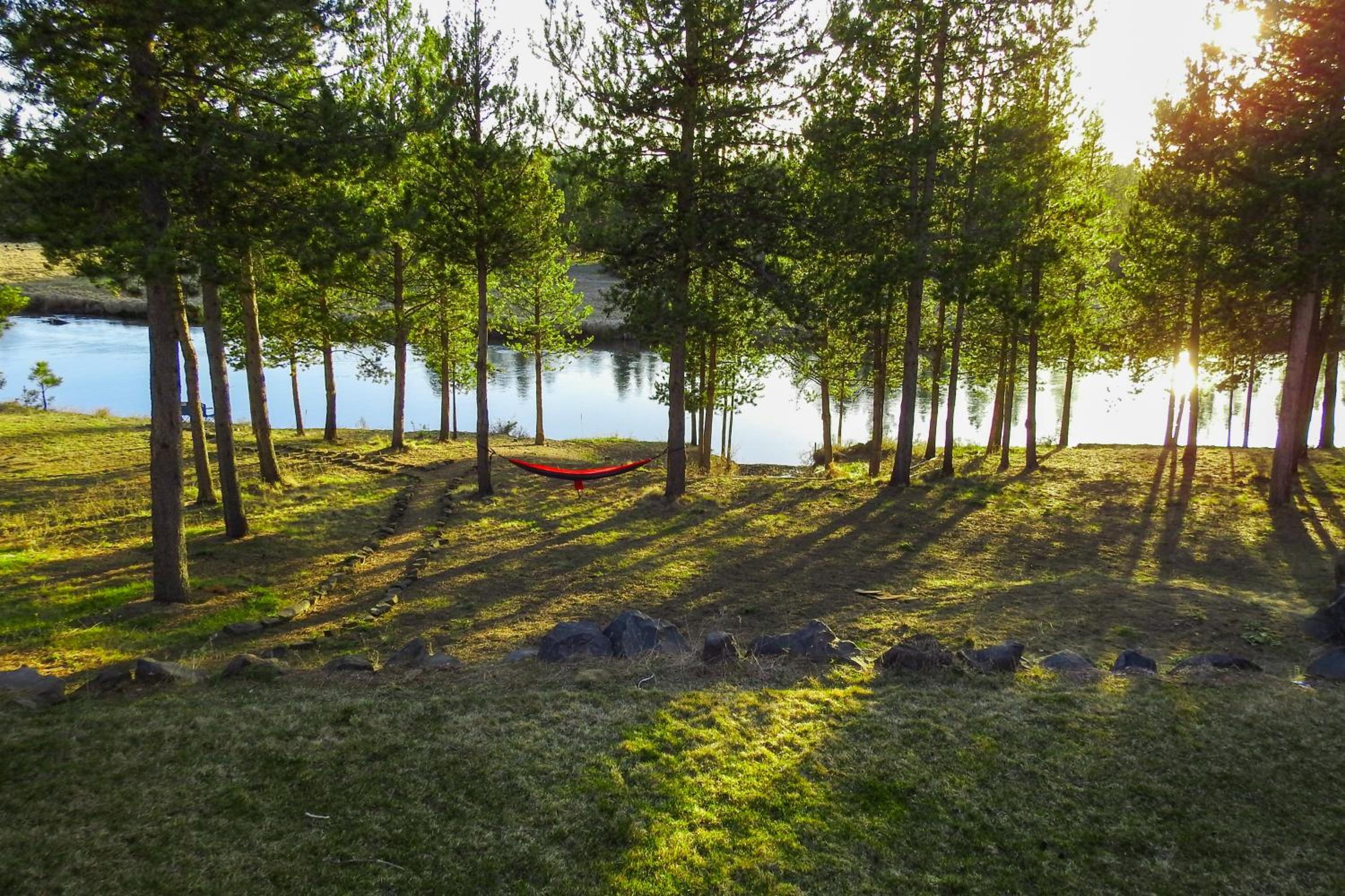 Anglers Oasis! Group-Friendly Deschutes River Gem