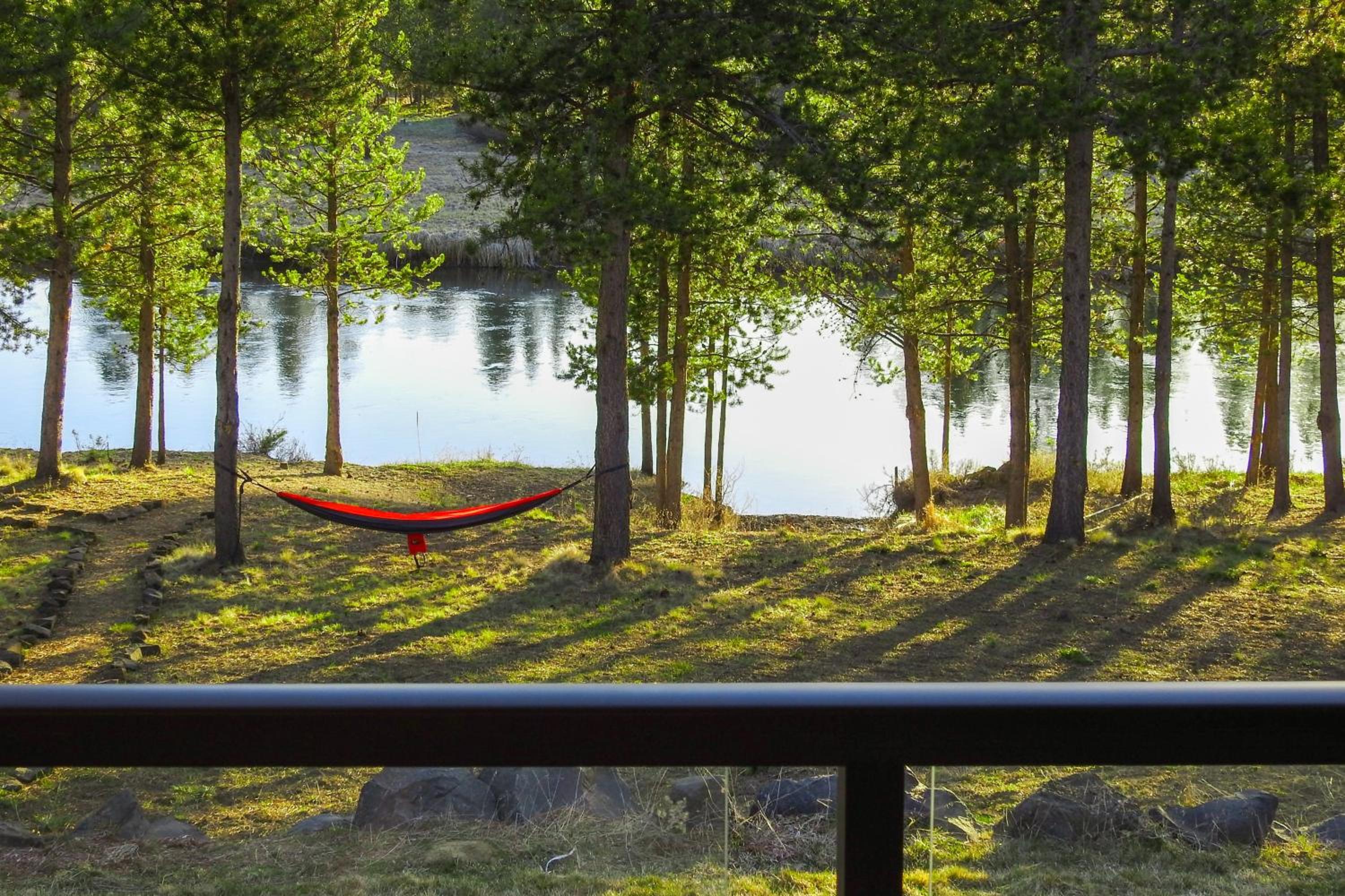 Anglers Oasis! Group-Friendly Deschutes River Gem