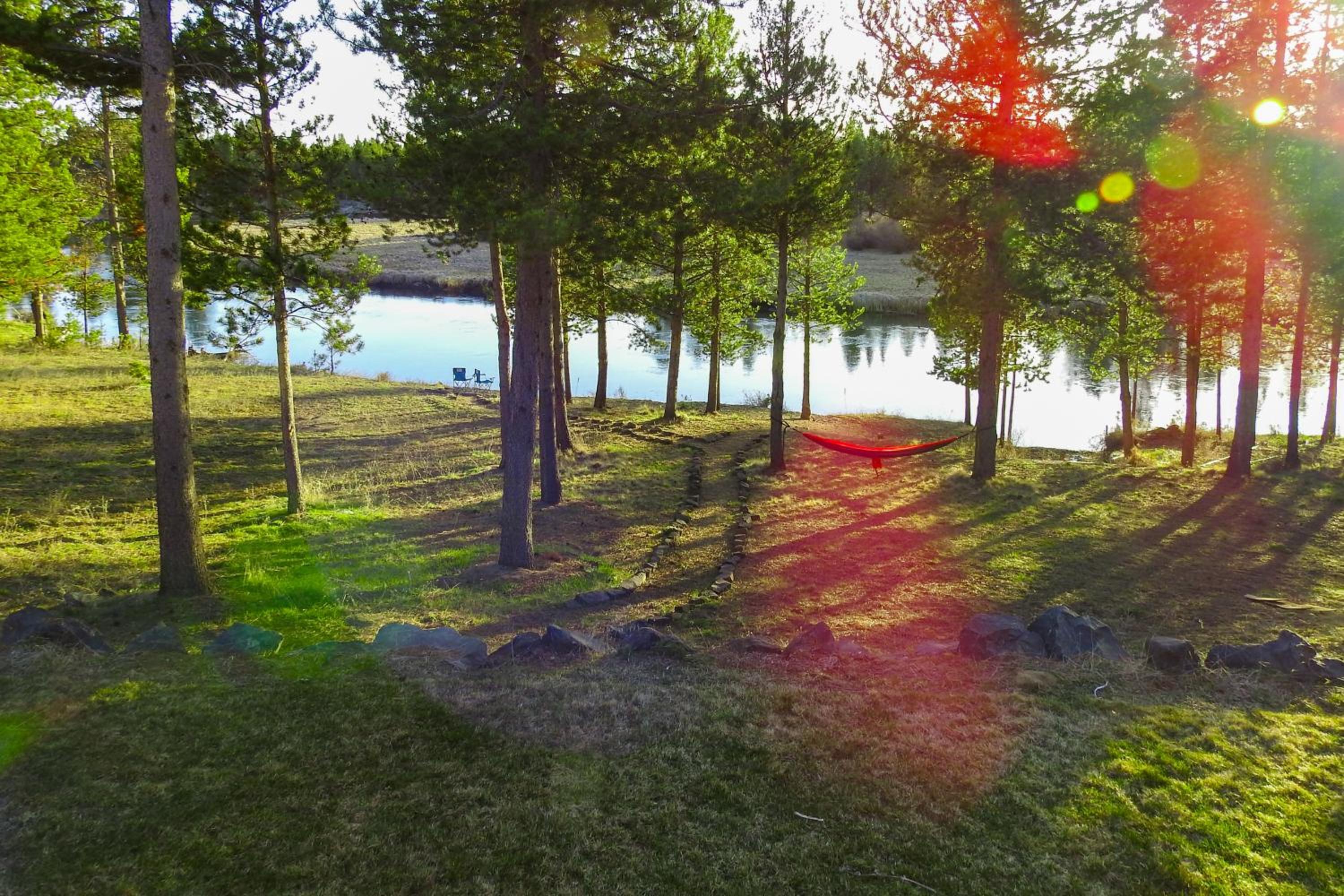 Anglers Oasis! Group-Friendly Deschutes River Gem