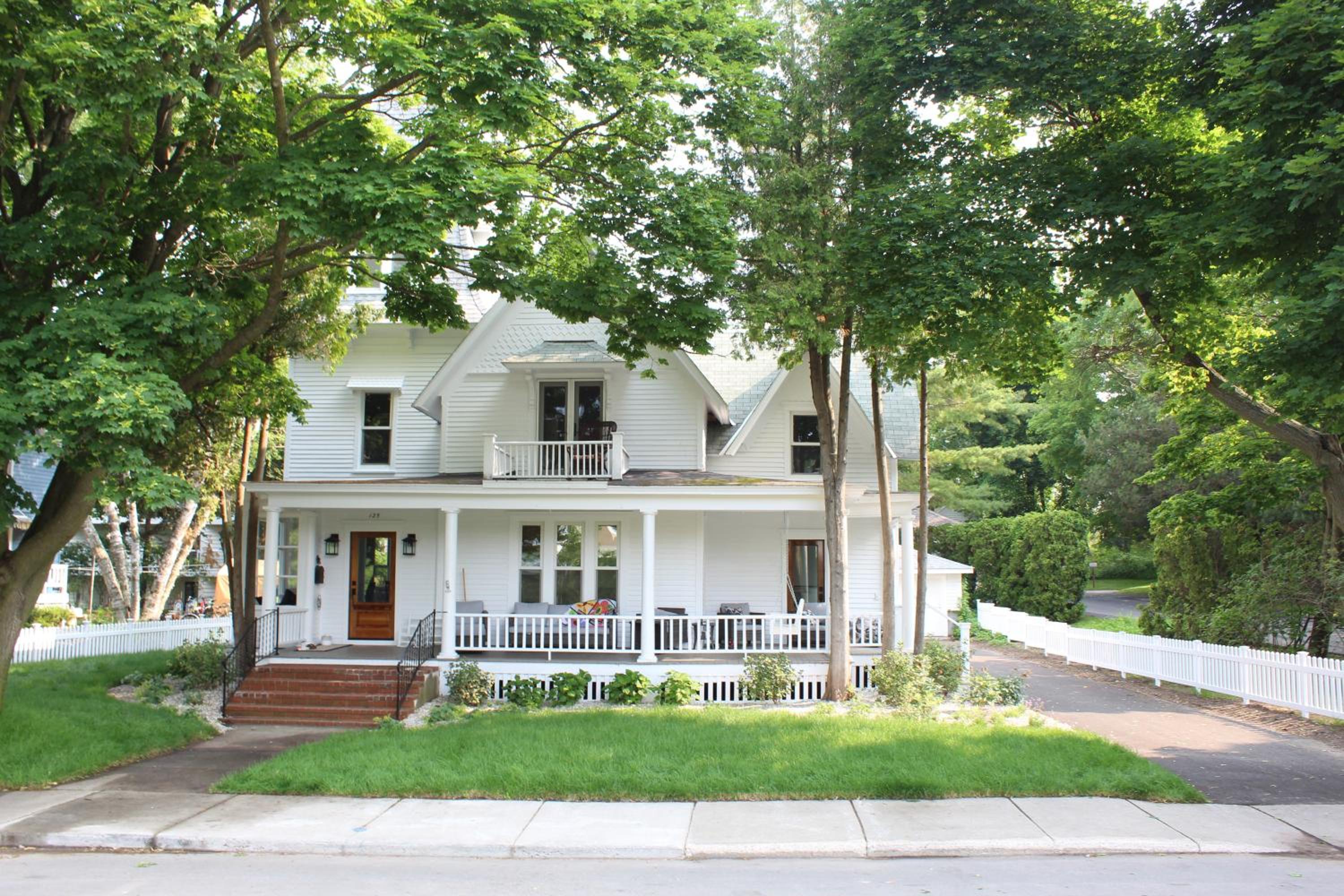River Side Cottage - Downtown
