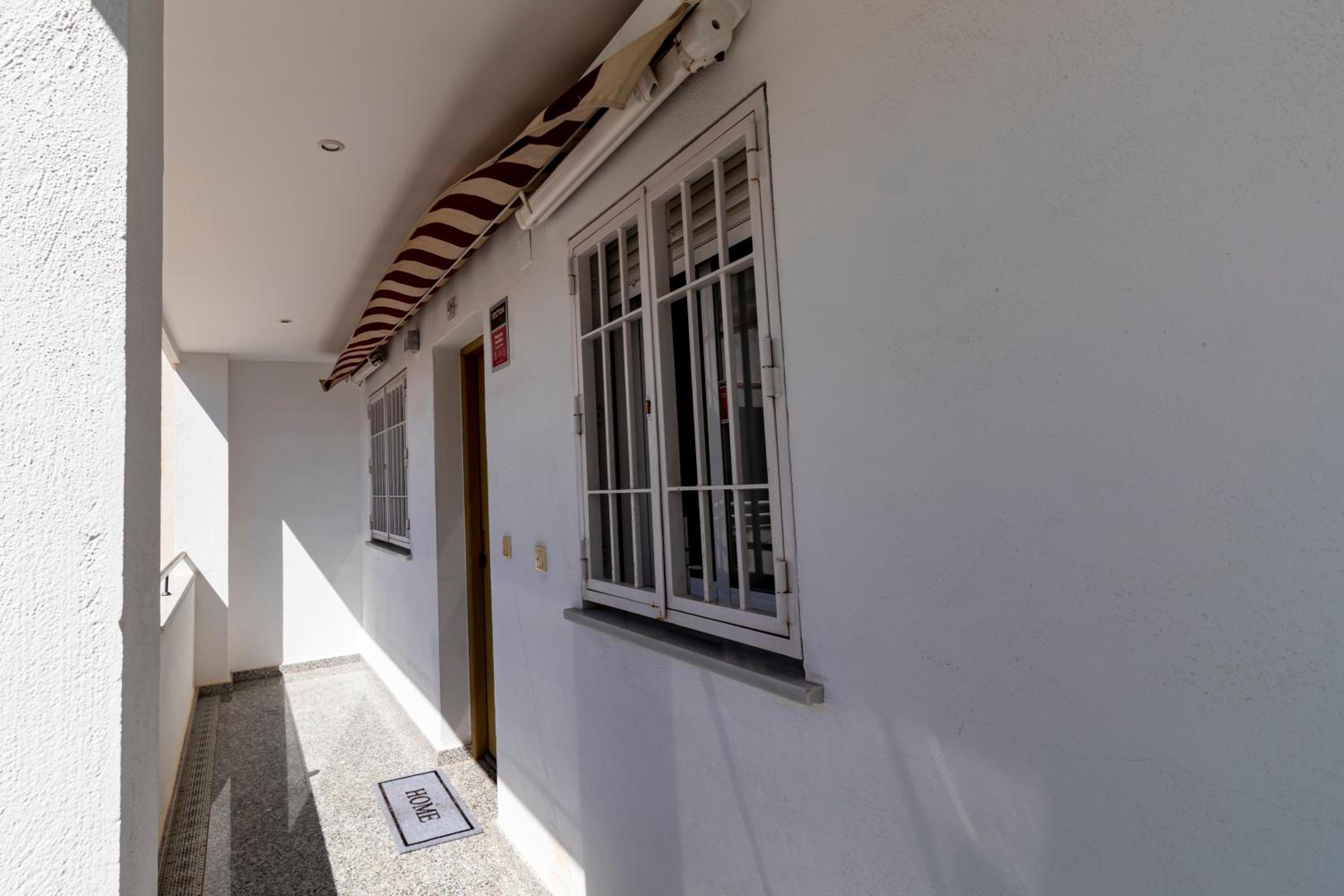 RentitSpain Apartamento Aguamarina con Hermoso Balcón
