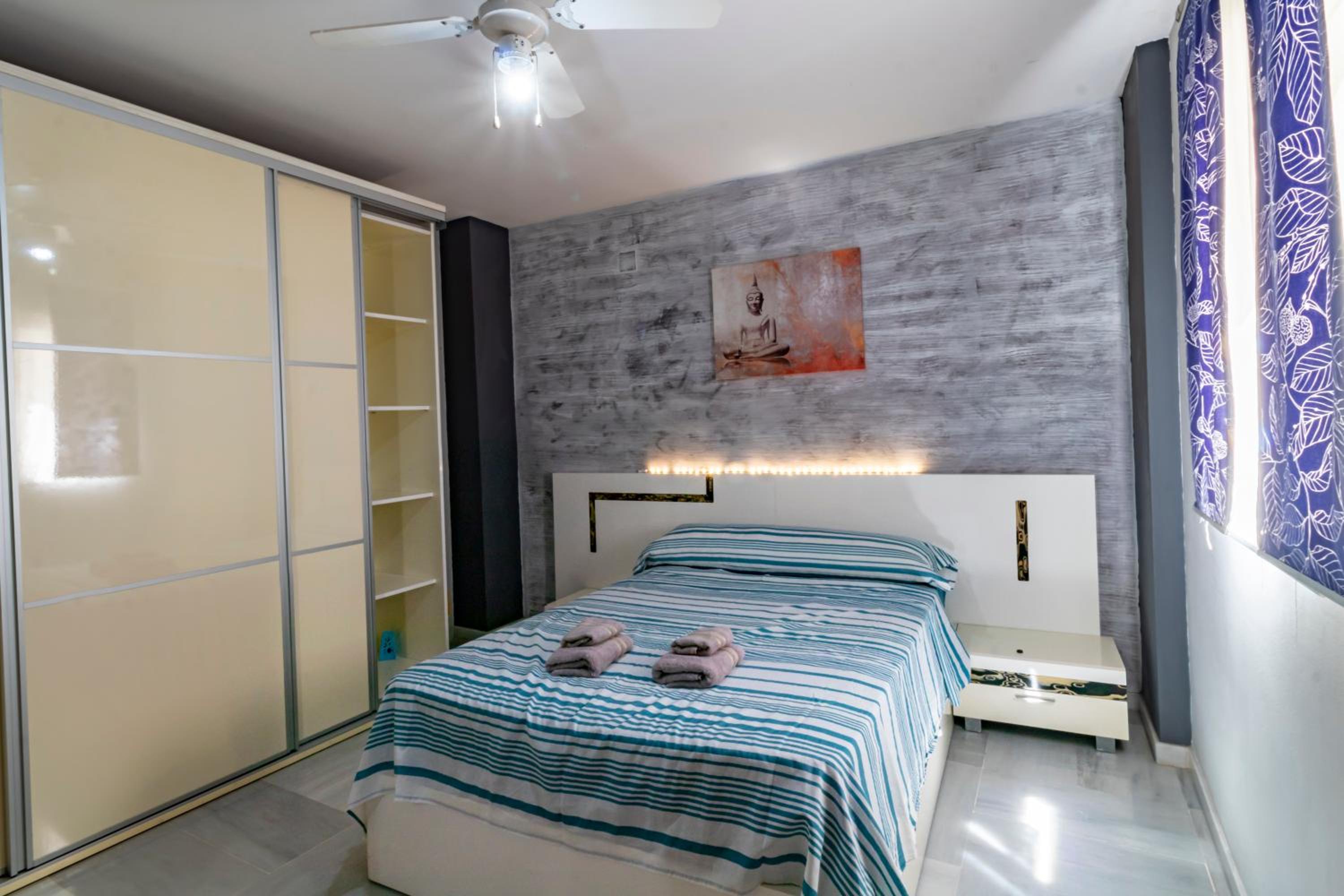 RentitSpain Apartamento Aguamarina con Hermoso Balcón