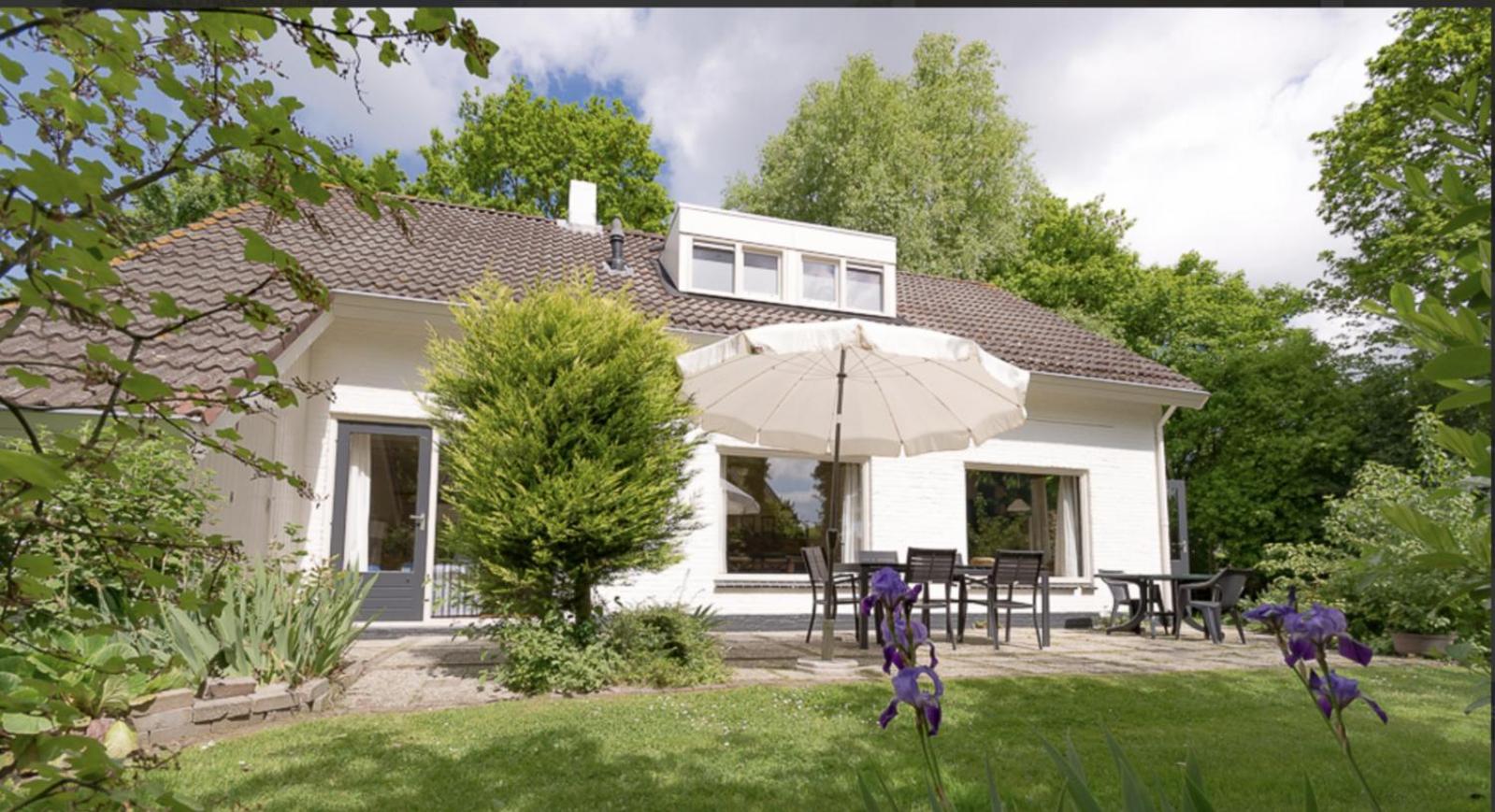 VZ1157 Vrijstaand zeer ruim vakantiehuis in Oostkapelle view 2