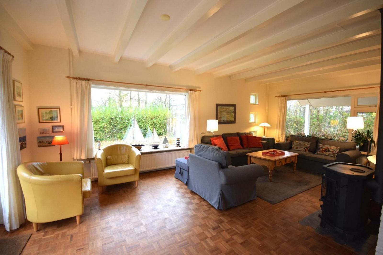 VZ1157 Vrijstaand zeer ruim vakantiehuis in Oostkapelle view 4