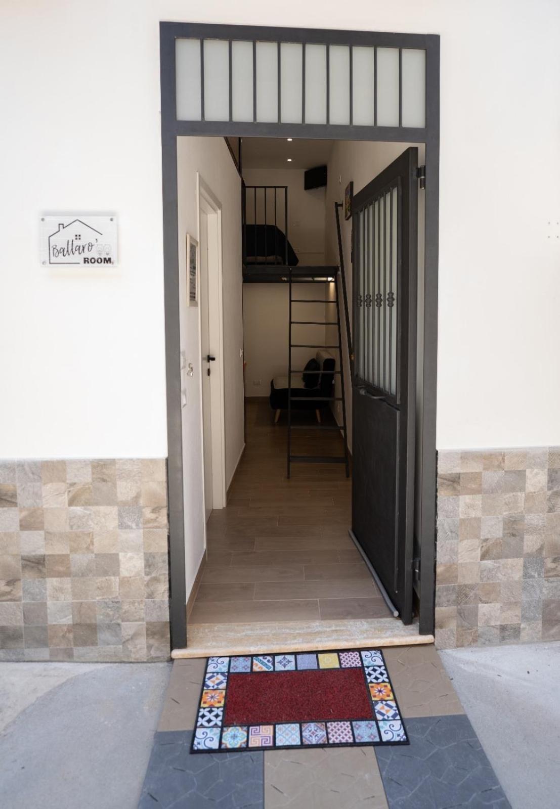 Ballarò Room view 3