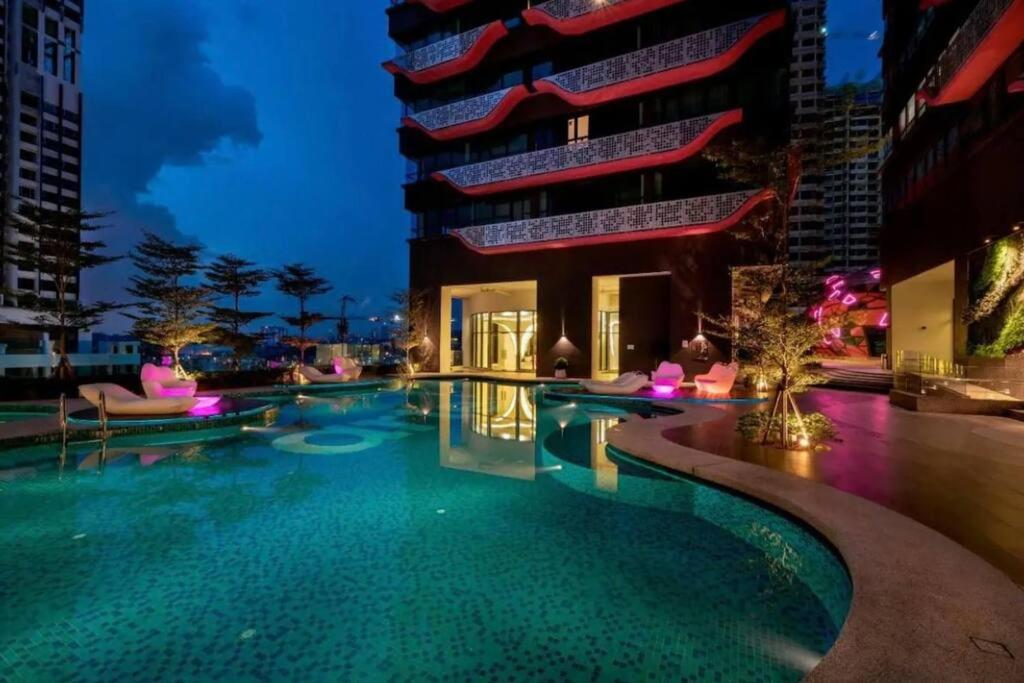 Stylish KLCC 2 Bedroom Apartment