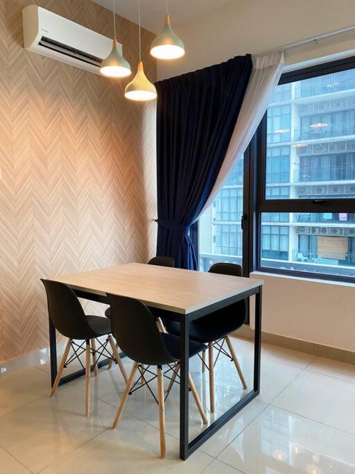 Stylish KLCC 2 Bedroom Apartment