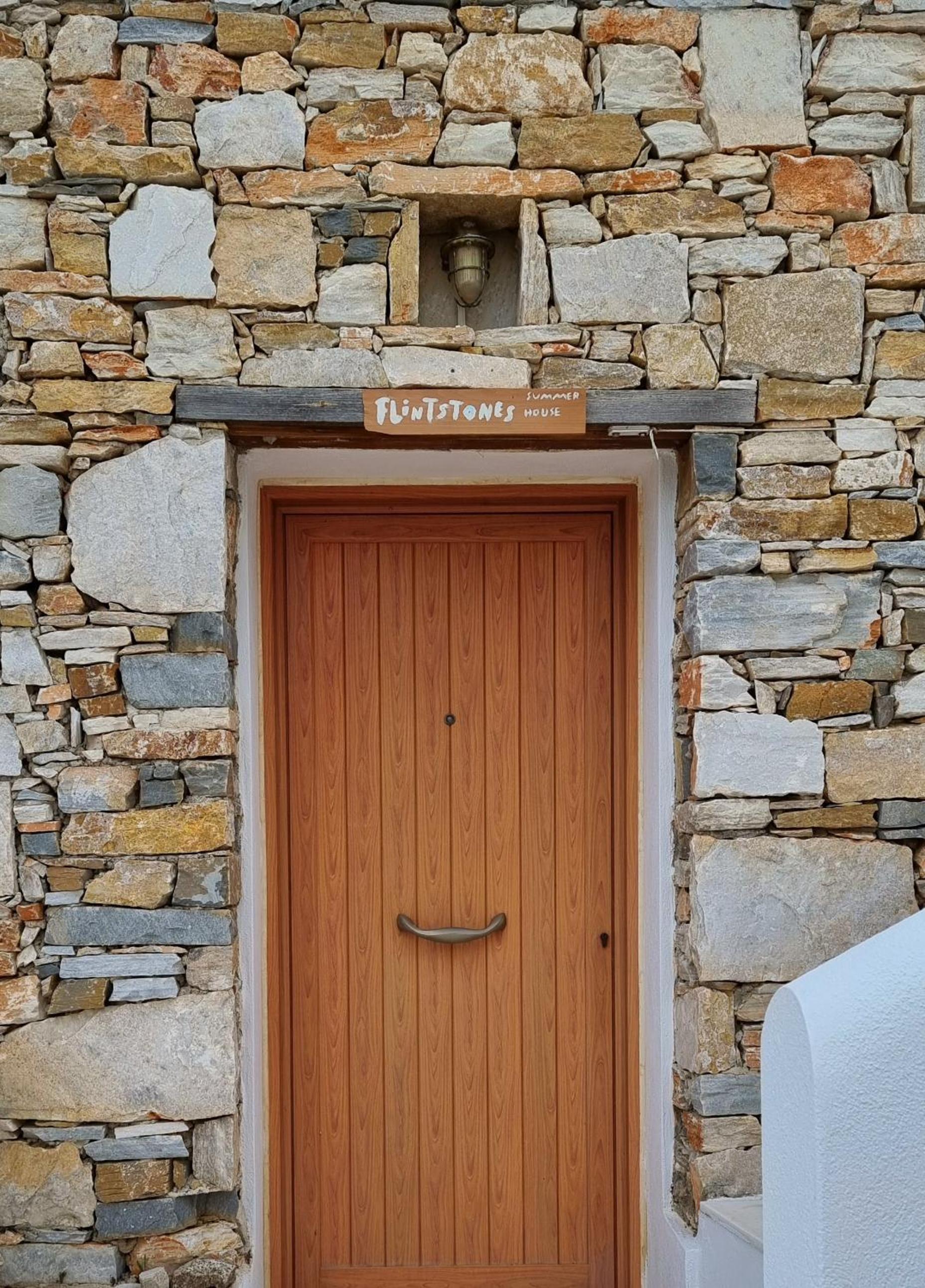 Flintstones Summer House - Mikri Vigla