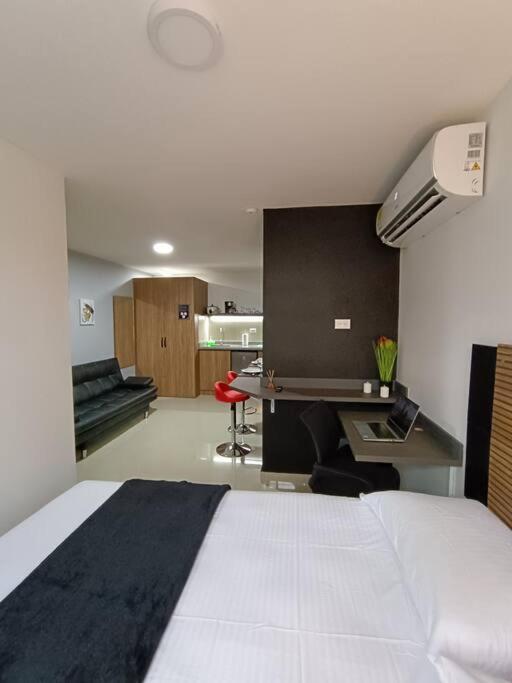 Tu Lugar Soñado en Tequendama cerca de CosmoCentro #202