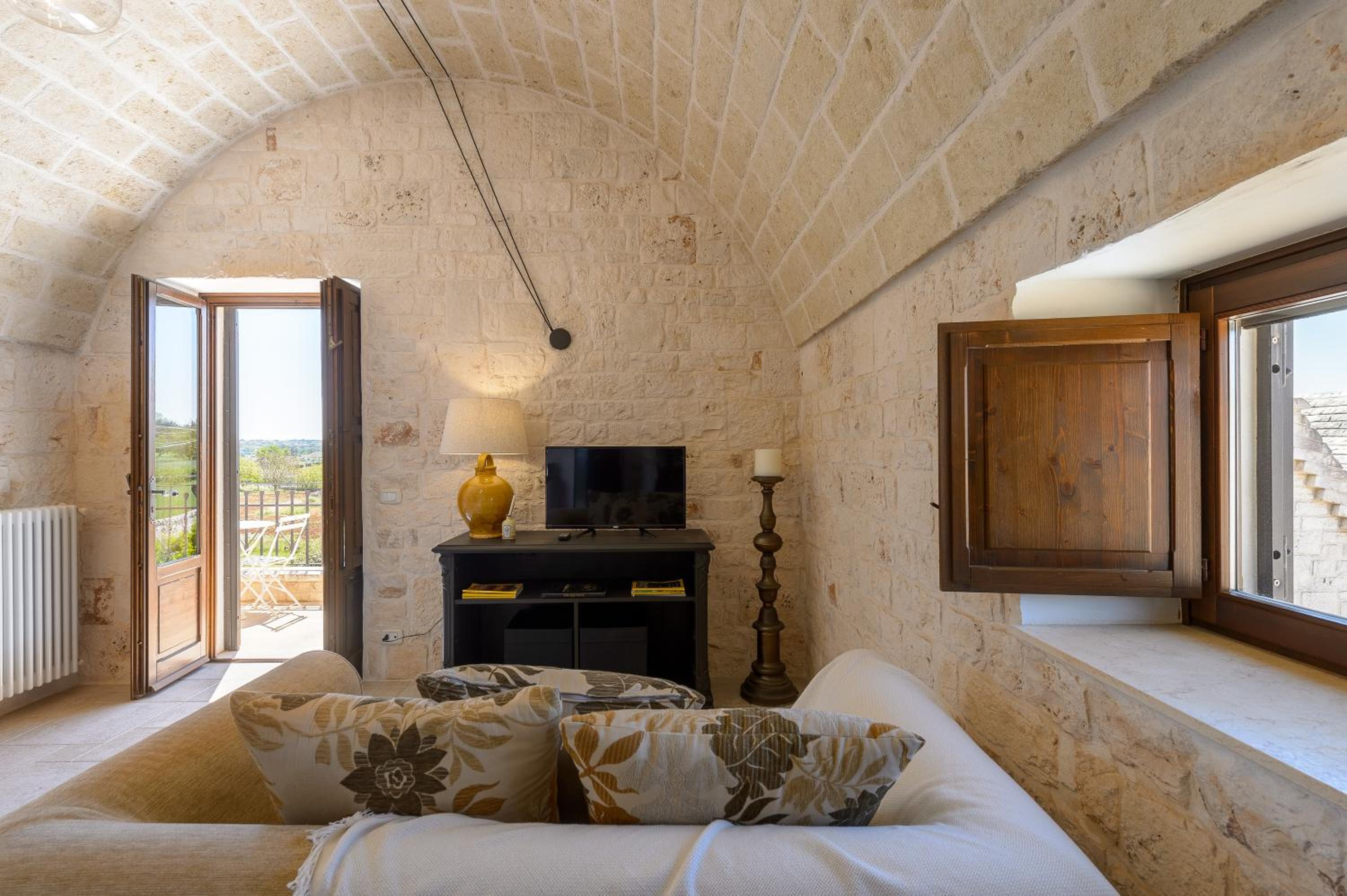 Trulli Nigri Holidays with private swimming pool