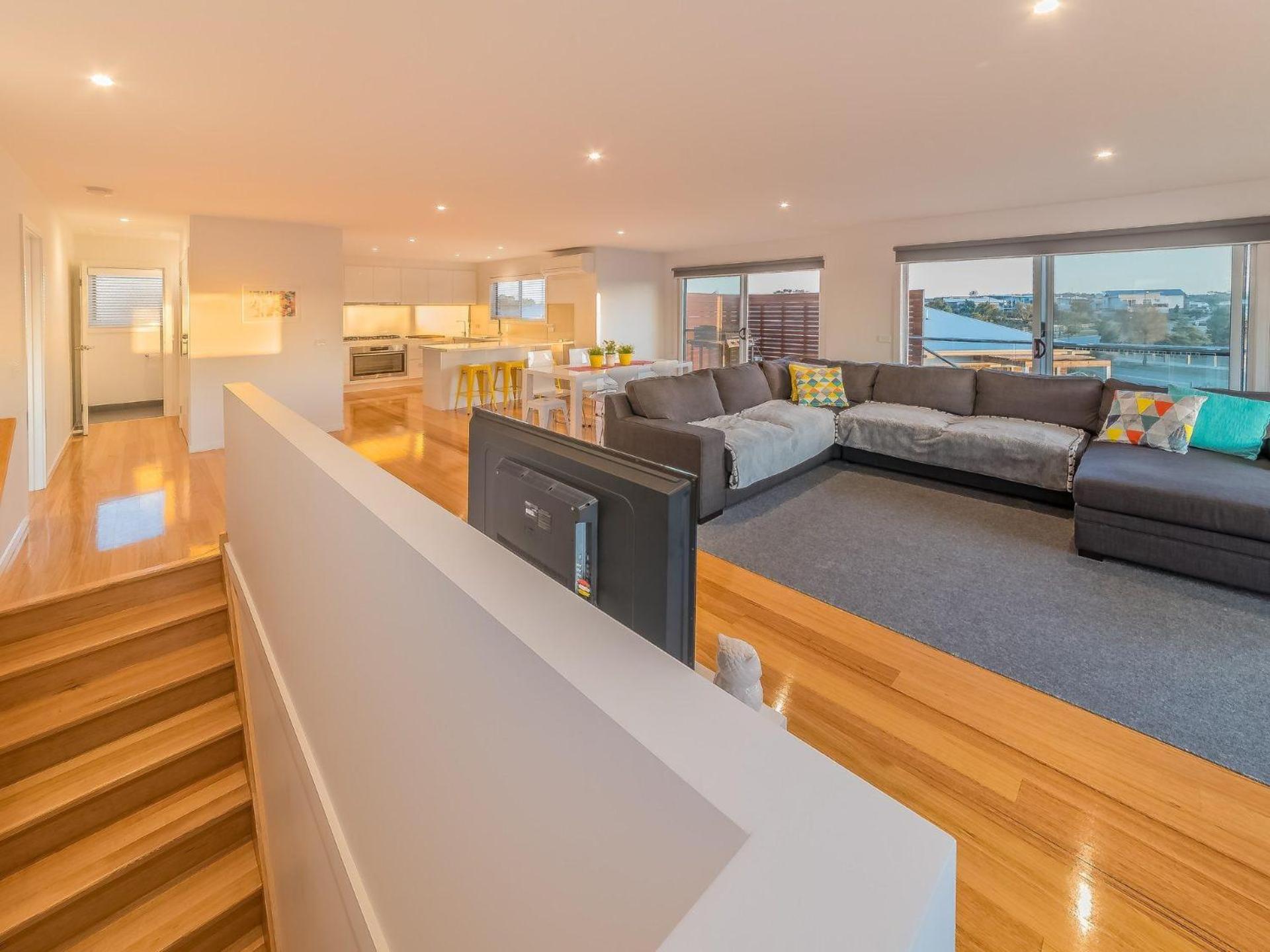 Boardwalk Boulevard, Cowes view 5