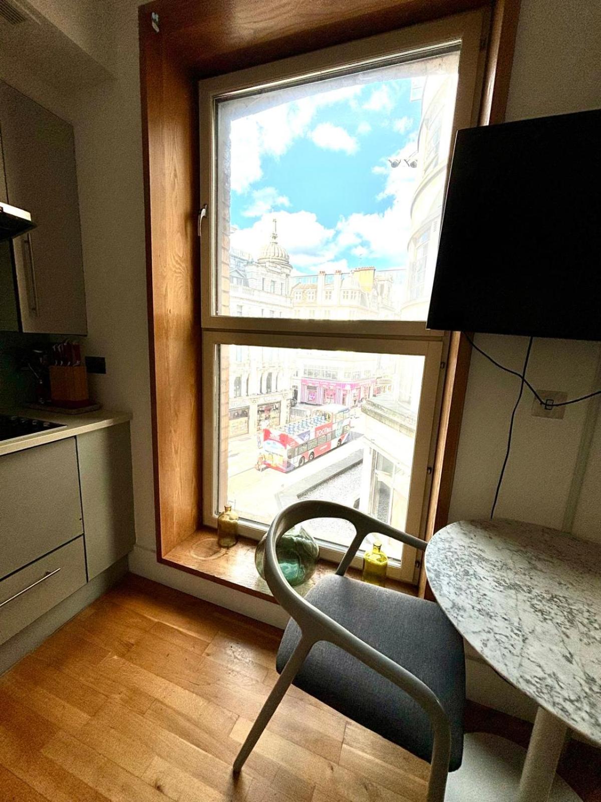 1 BR in Piccadilly Circus St James Cov1 photo 2