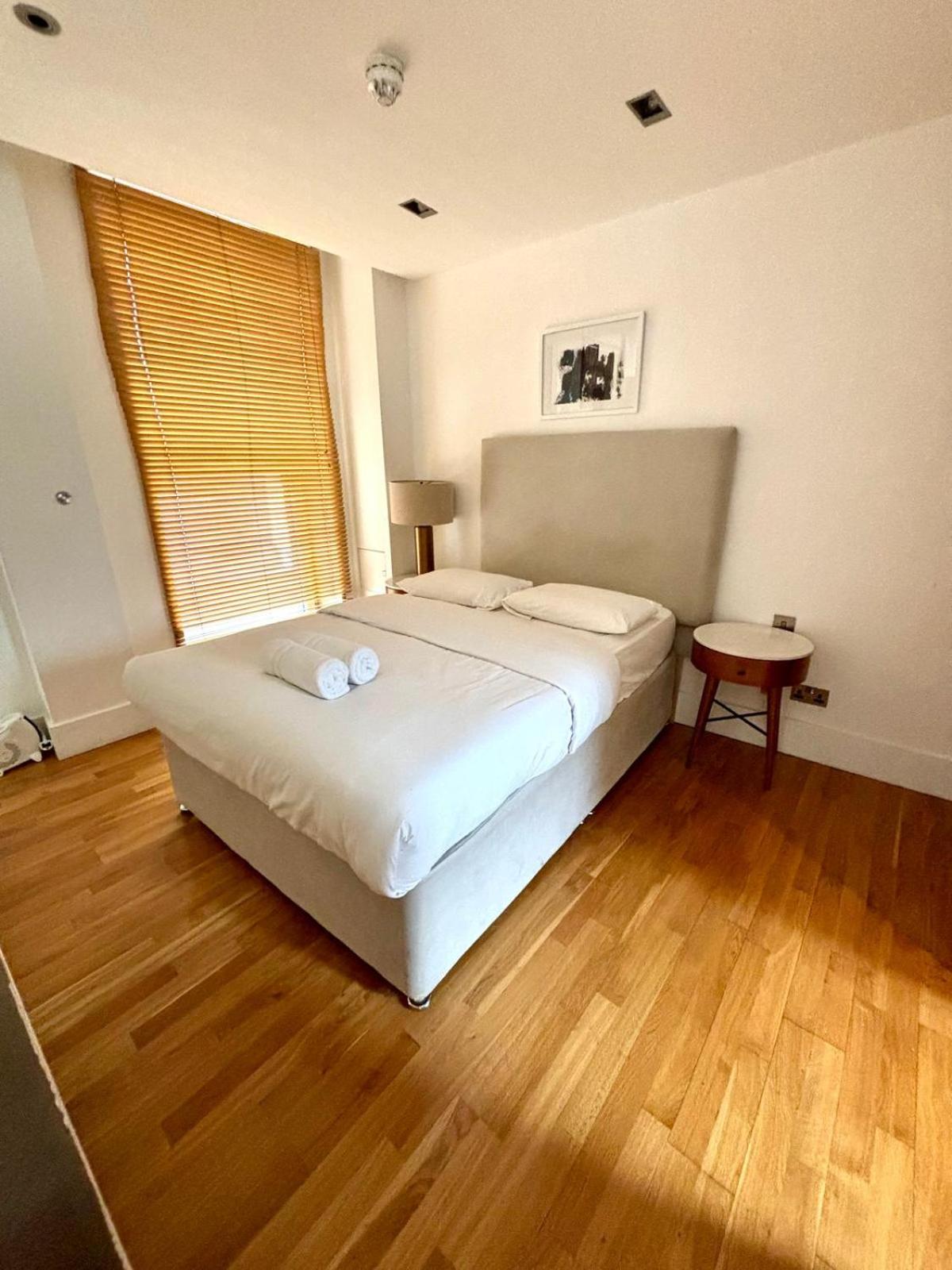 1 BR in Piccadilly Circus St James Cov1 photo 3