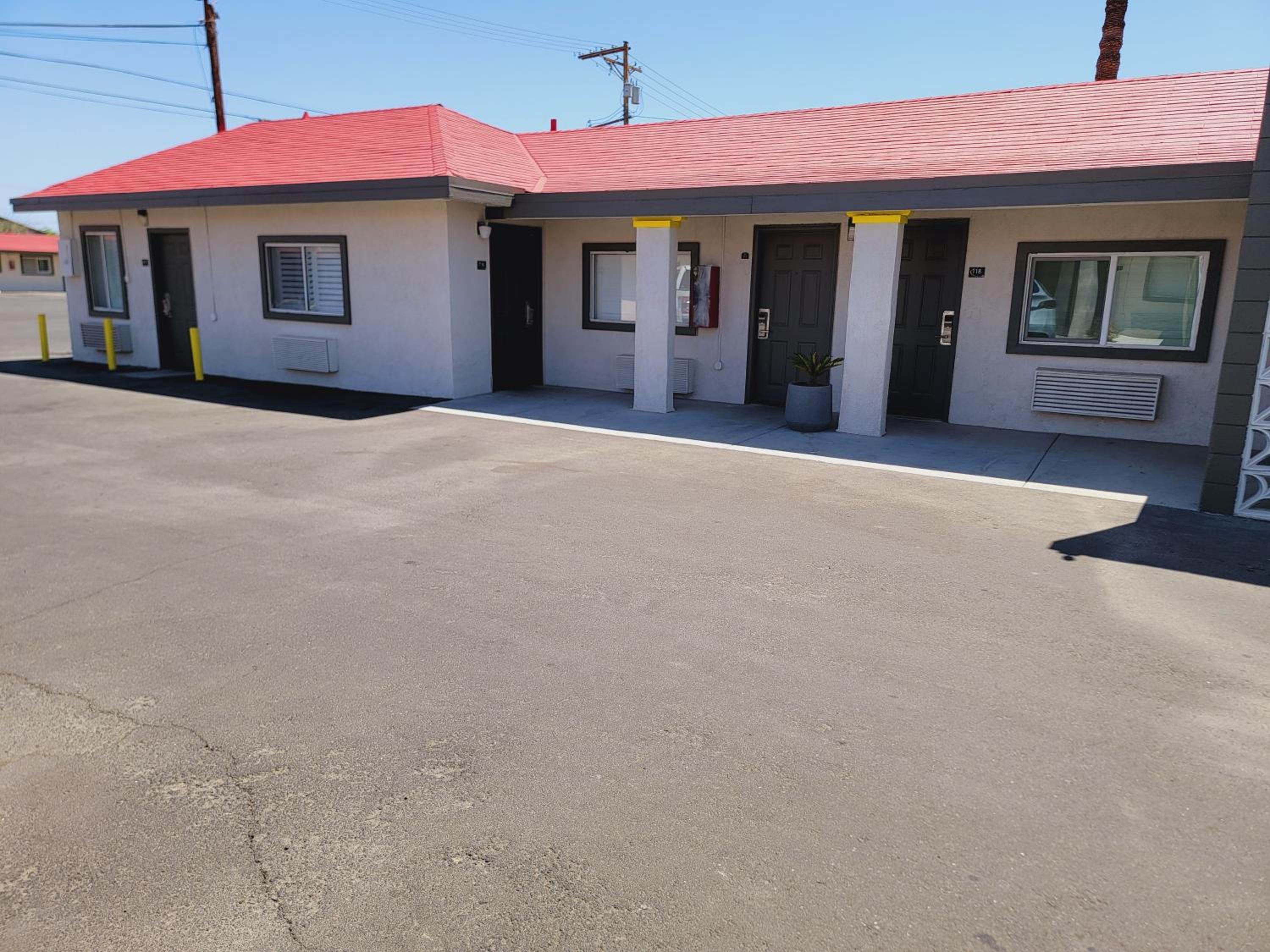 Super 8 by Wyndham El Centro North view 4