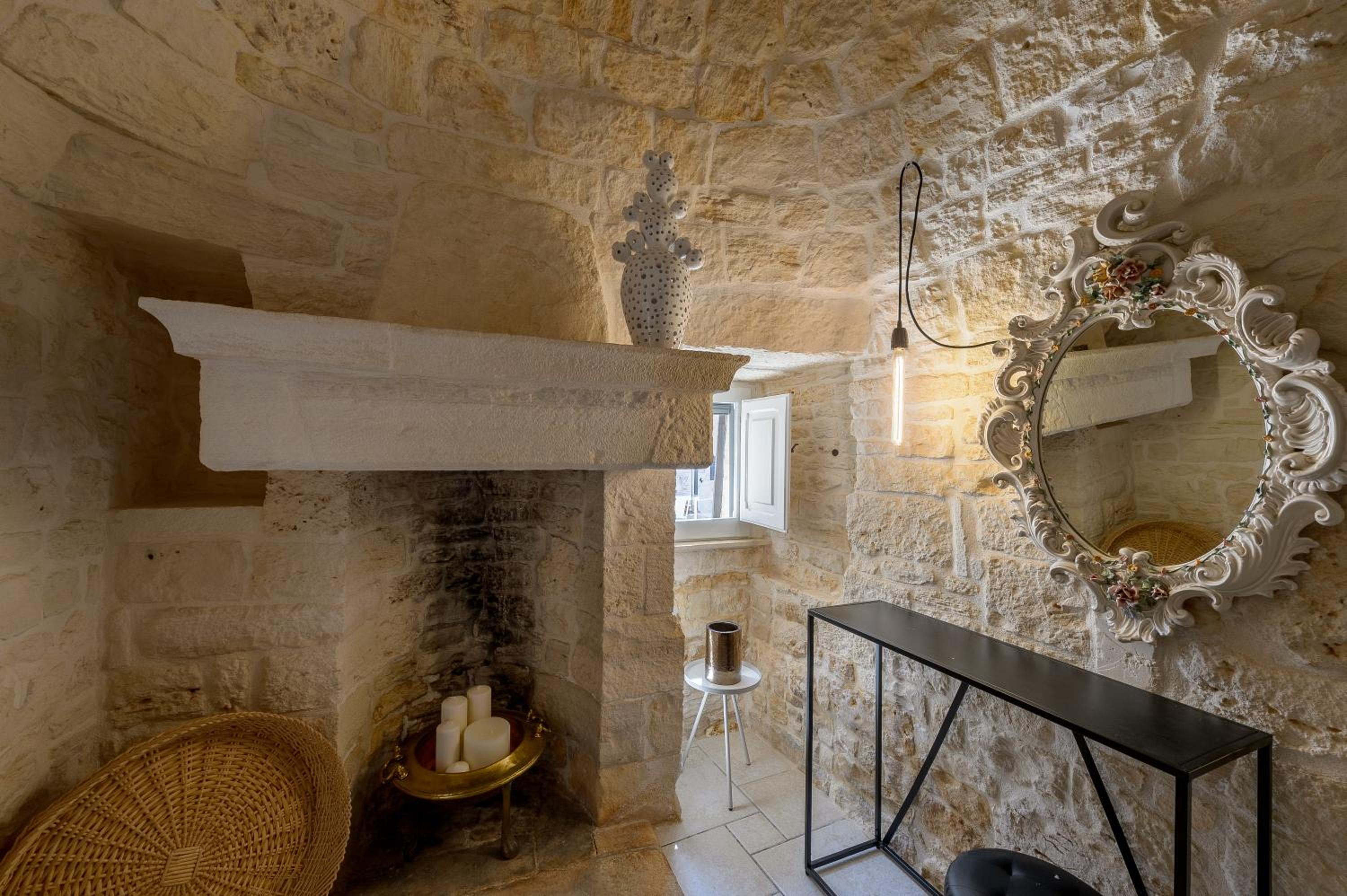 Trulli Nigri Holidays with private swimming pool