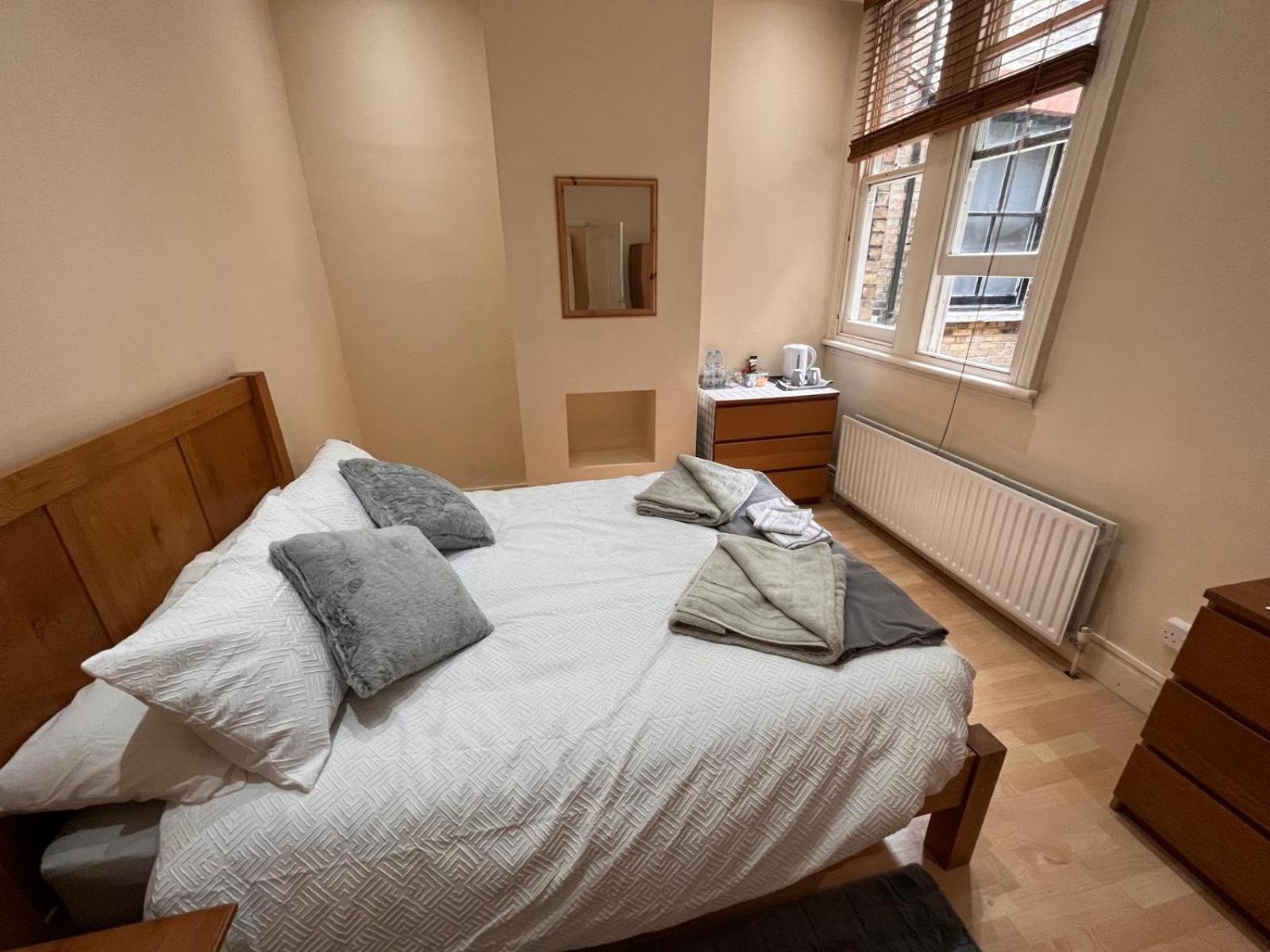 4 bedroom apartment ground floor for up to 7 guests