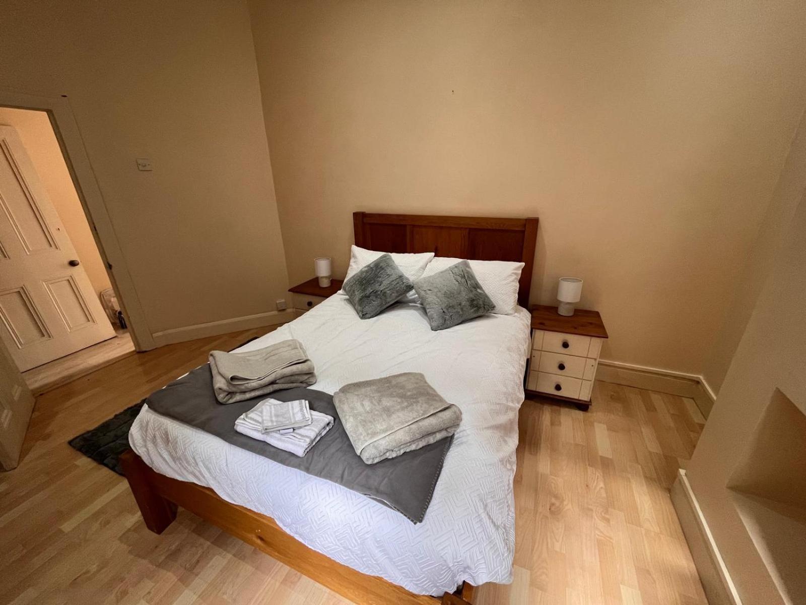 4 bedroom apartment ground floor for up to 7 guests