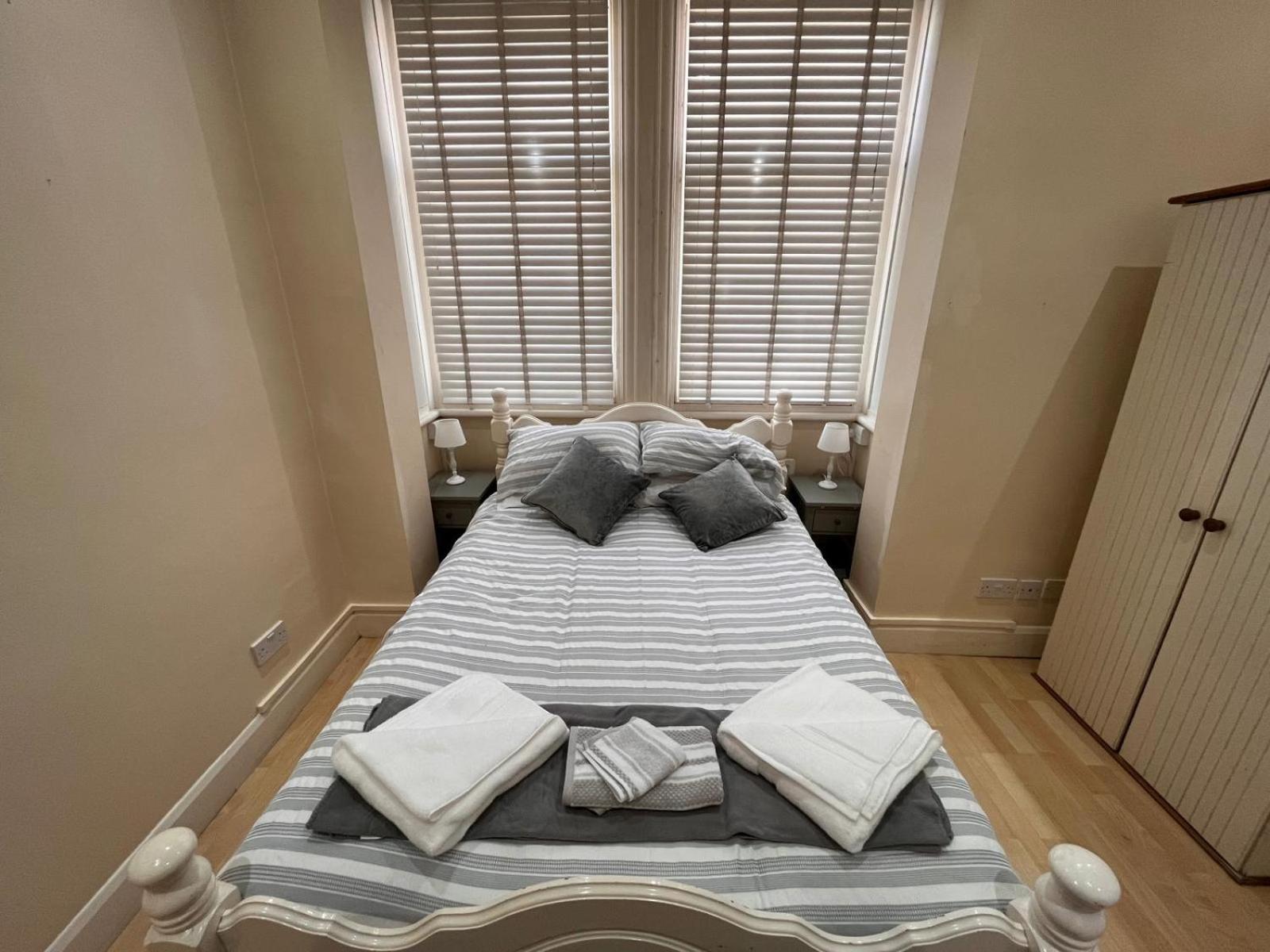 4 bedroom apartment ground floor for up to 7 guests