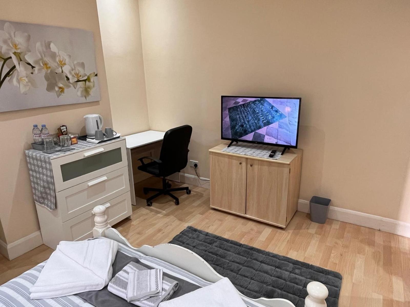 4 bedroom apartment ground floor for up to 7 guests