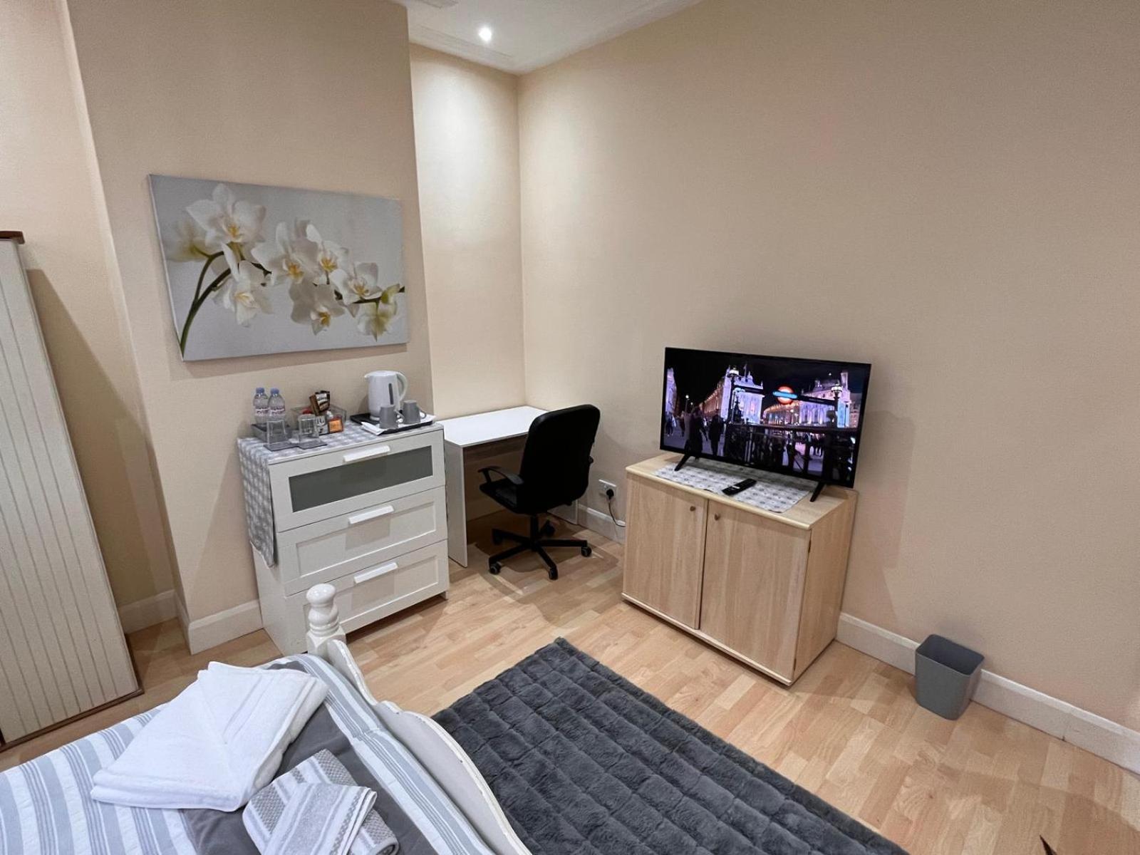 4 bedroom apartment ground floor for up to 7 guests