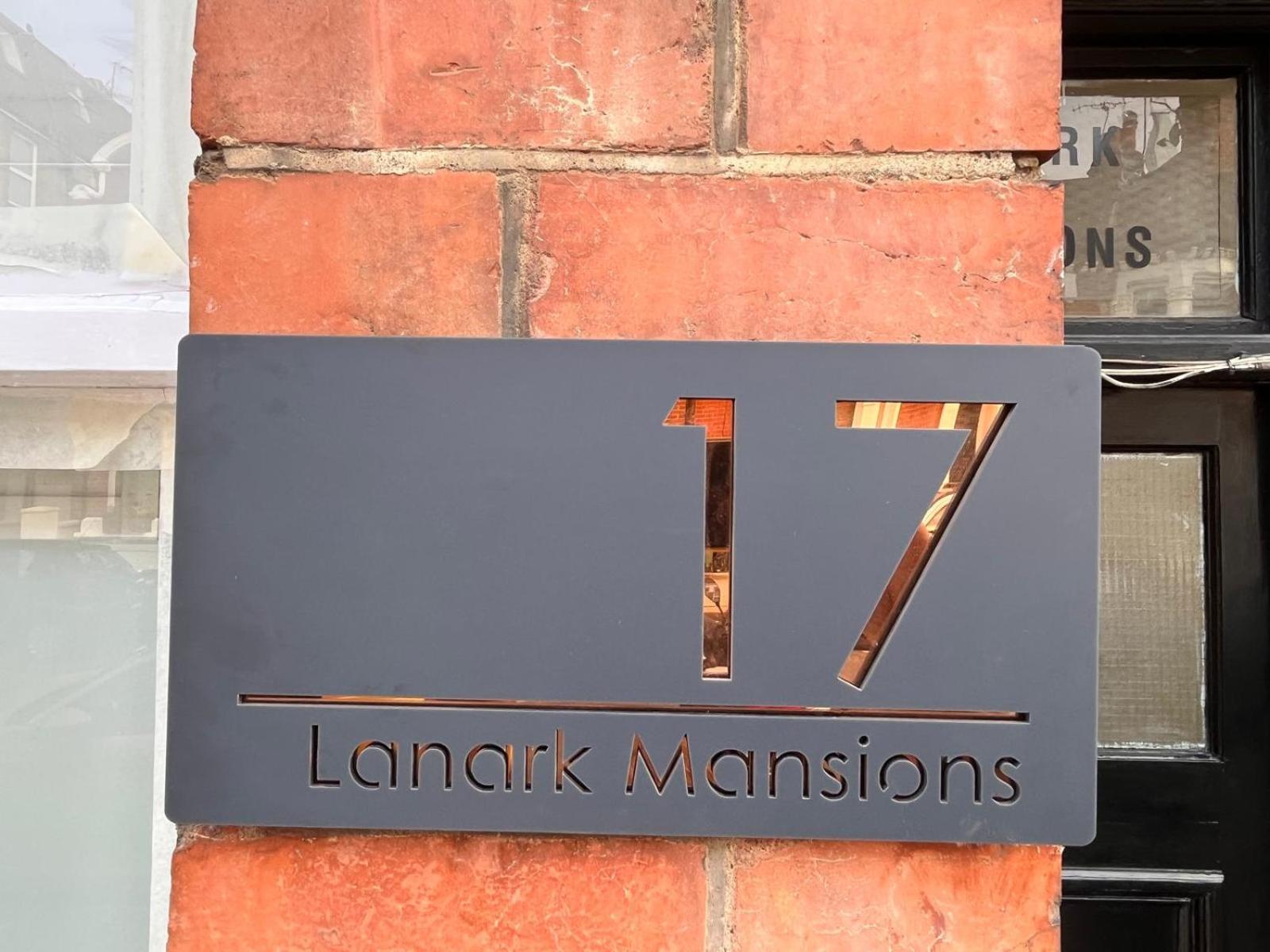 4 bedroom apartment ground floor for up to 7 guests