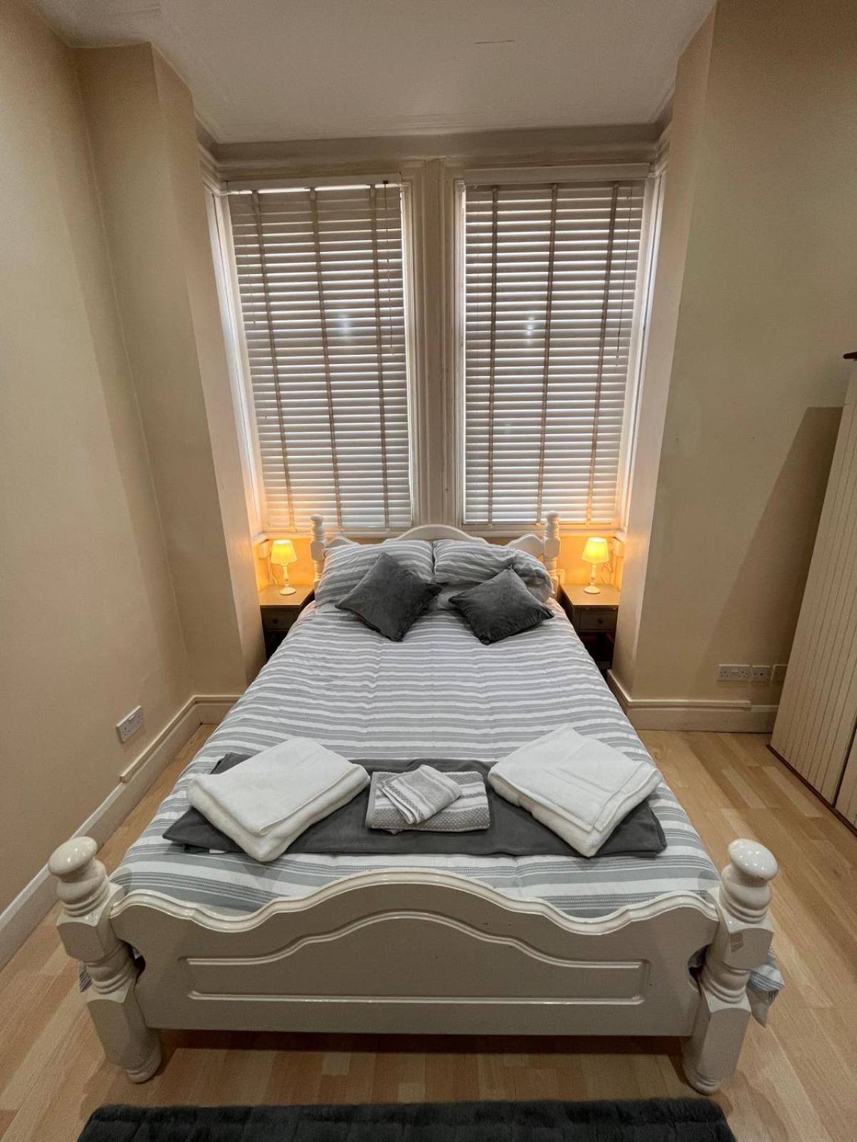 4 bedroom apartment ground floor for up to 7 guests