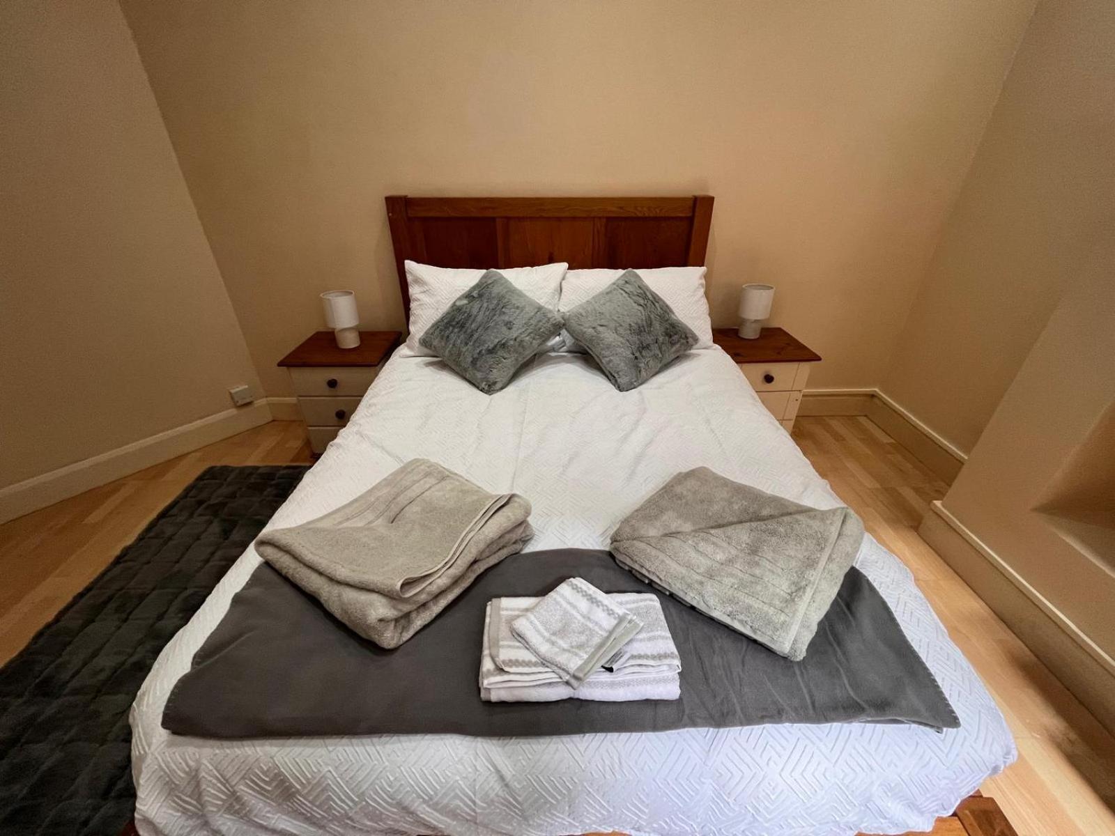 4 bedroom apartment ground floor for up to 7 guests