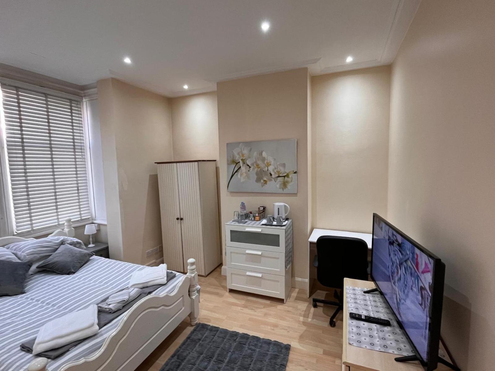4 bedroom apartment ground floor for up to 7 guests