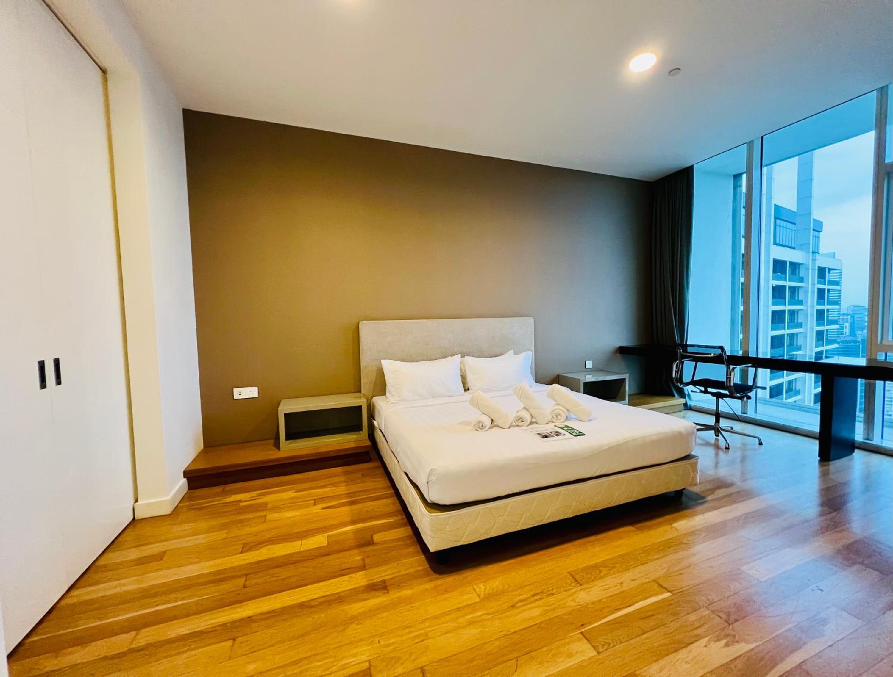 The Platinum Suites KLCC by MOON-SKY