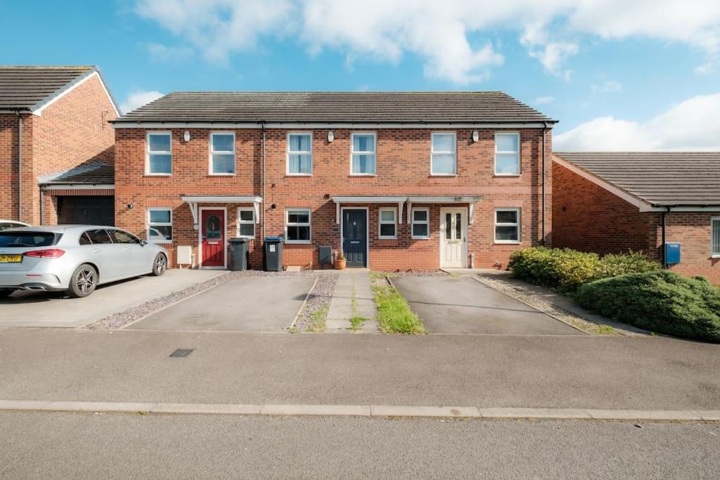 Charming House with Free Parking view 4