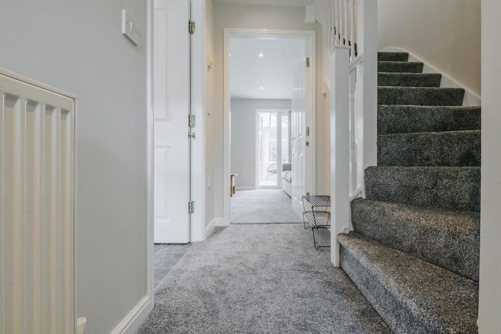 Charming House with Free Parking view 5