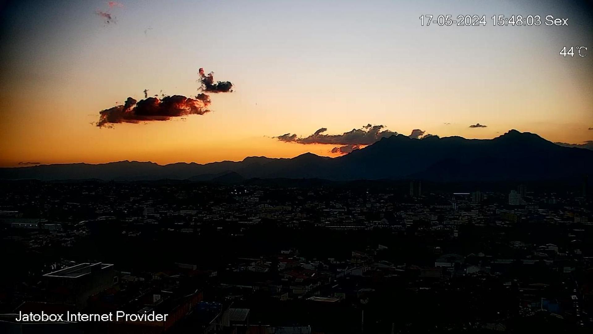 Apartamento mobiliado com vista da linda Serra Mantiqueira