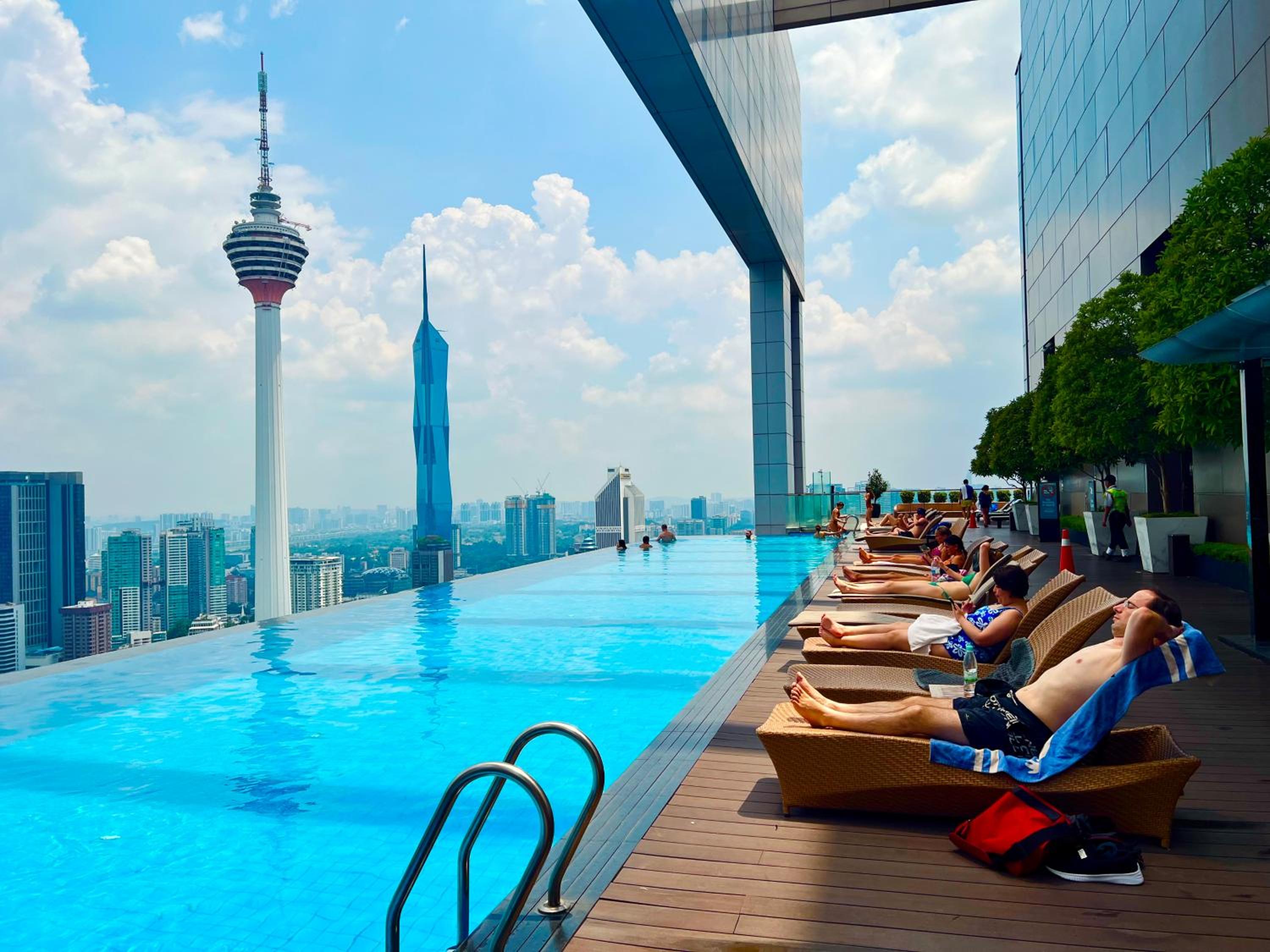 The Platinum Suites KLCC by MOON-SKY