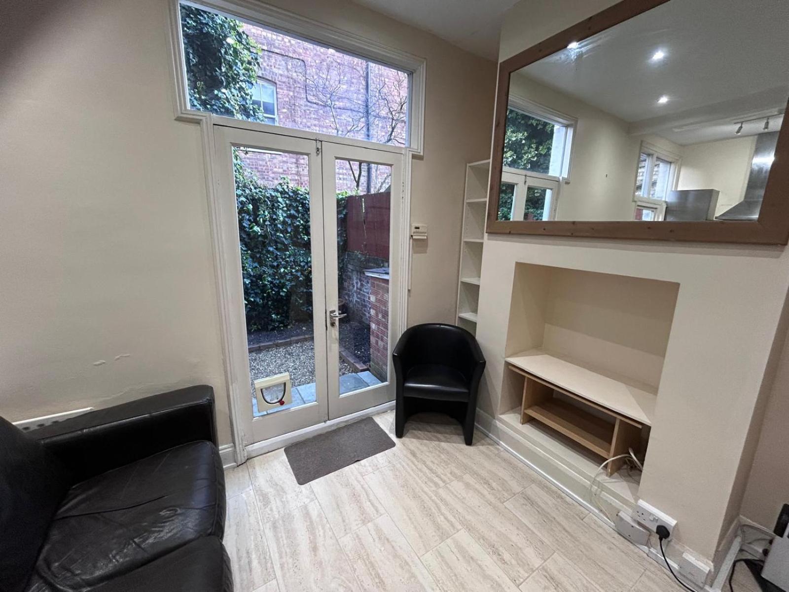 4 bedroom apartment ground floor for up to 7 guests