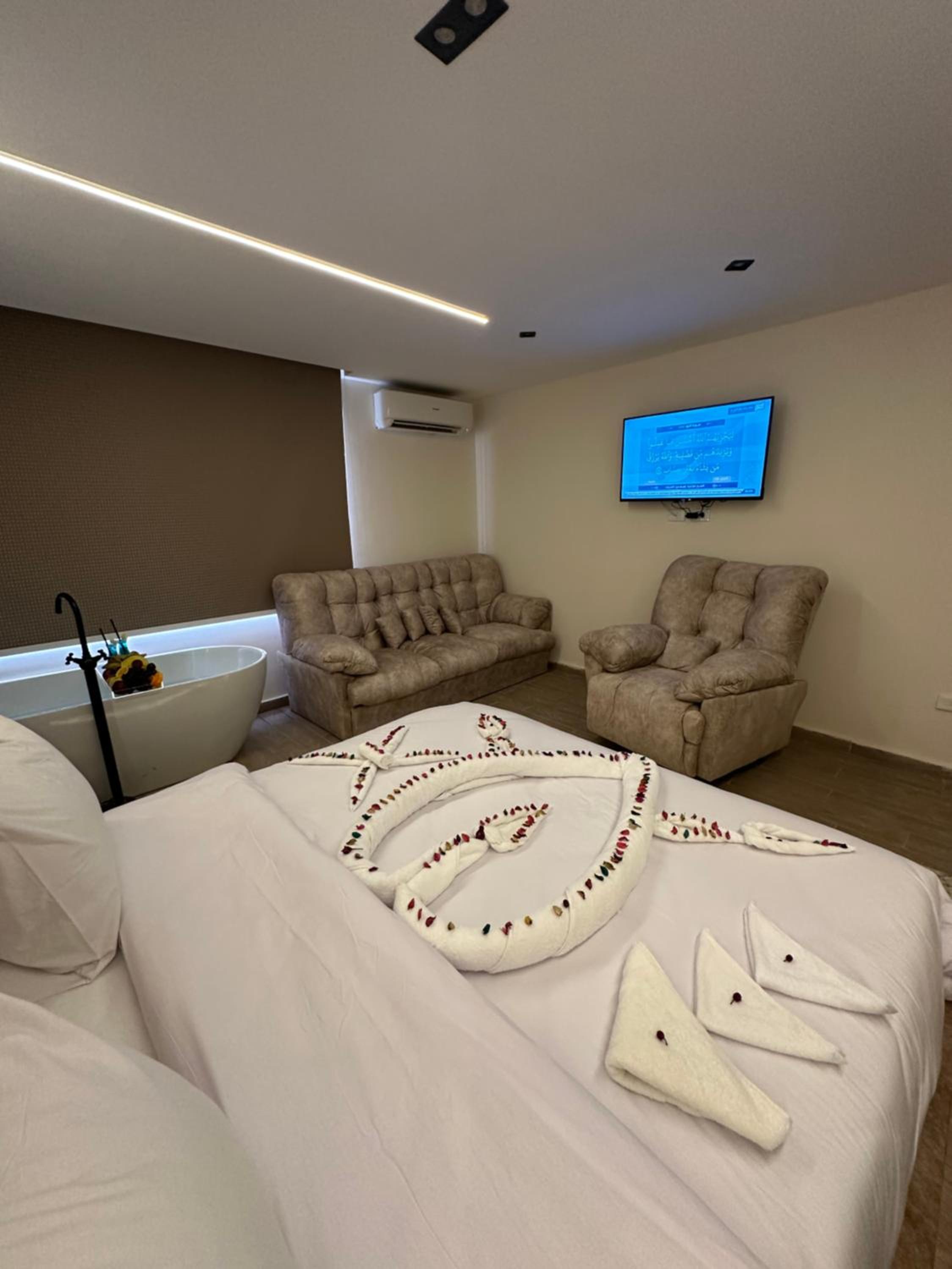 Crowne Pyramids View inn