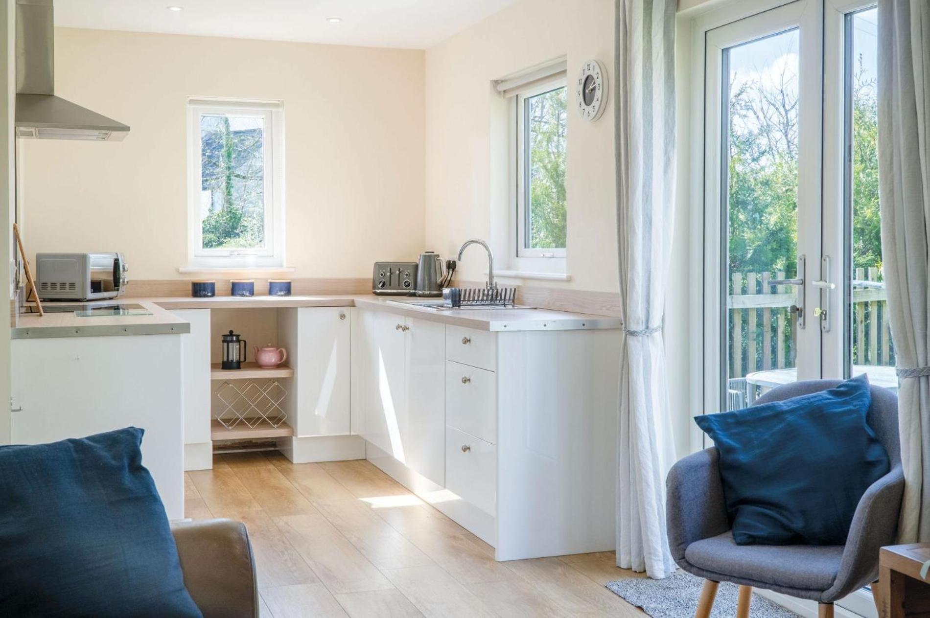 Skomer Lodge - 2 Bedroom Lodge - Manorbier view 5