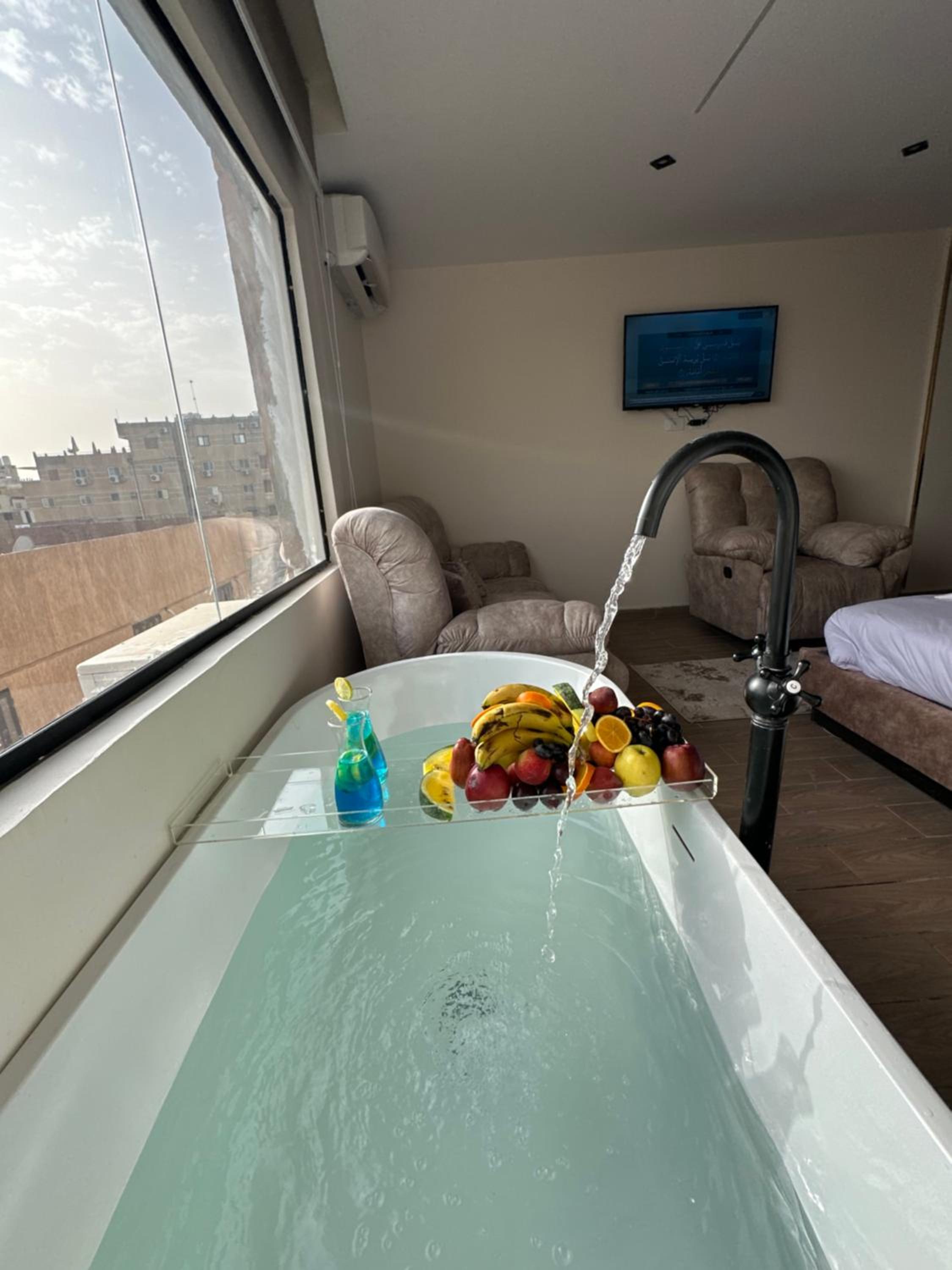 Crowne Pyramids View inn