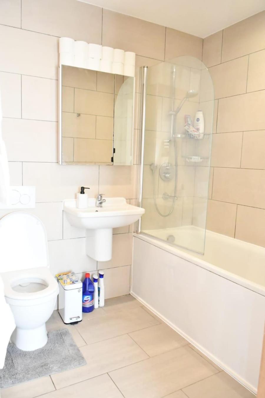 Spacious 2bedroom apartment in London city airport