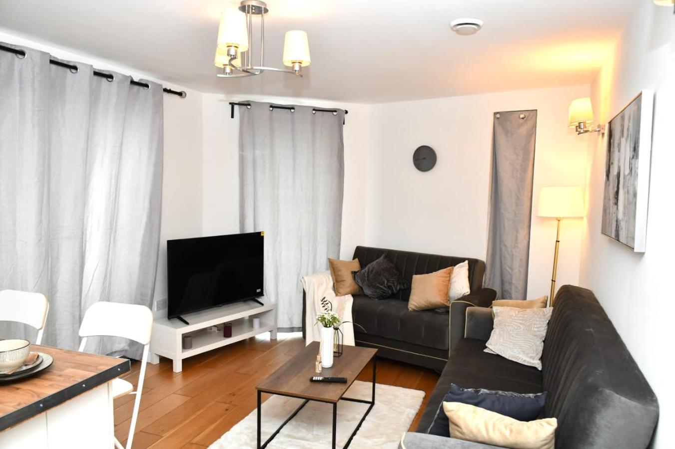 Spacious 2bedroom apartment in London city airport
