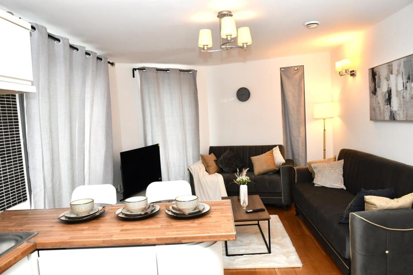 Spacious 2bedroom apartment in London city airport