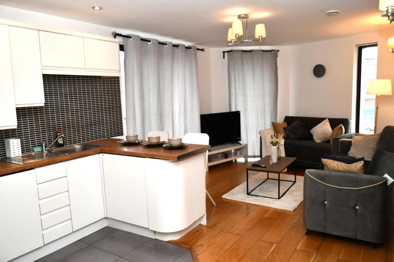 Spacious 2bedroom apartment in London city airport
