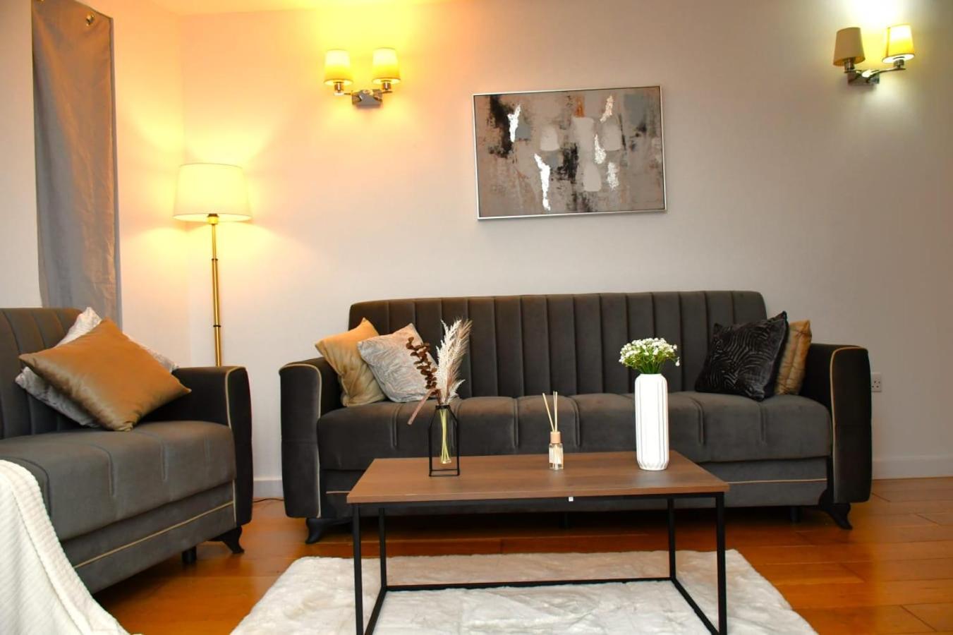 Spacious 2bedroom apartment in London city airport