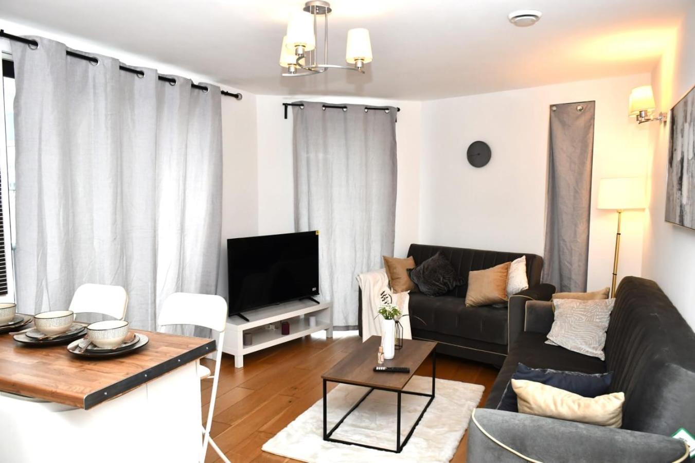 Spacious 2bedroom apartment in London city airport
