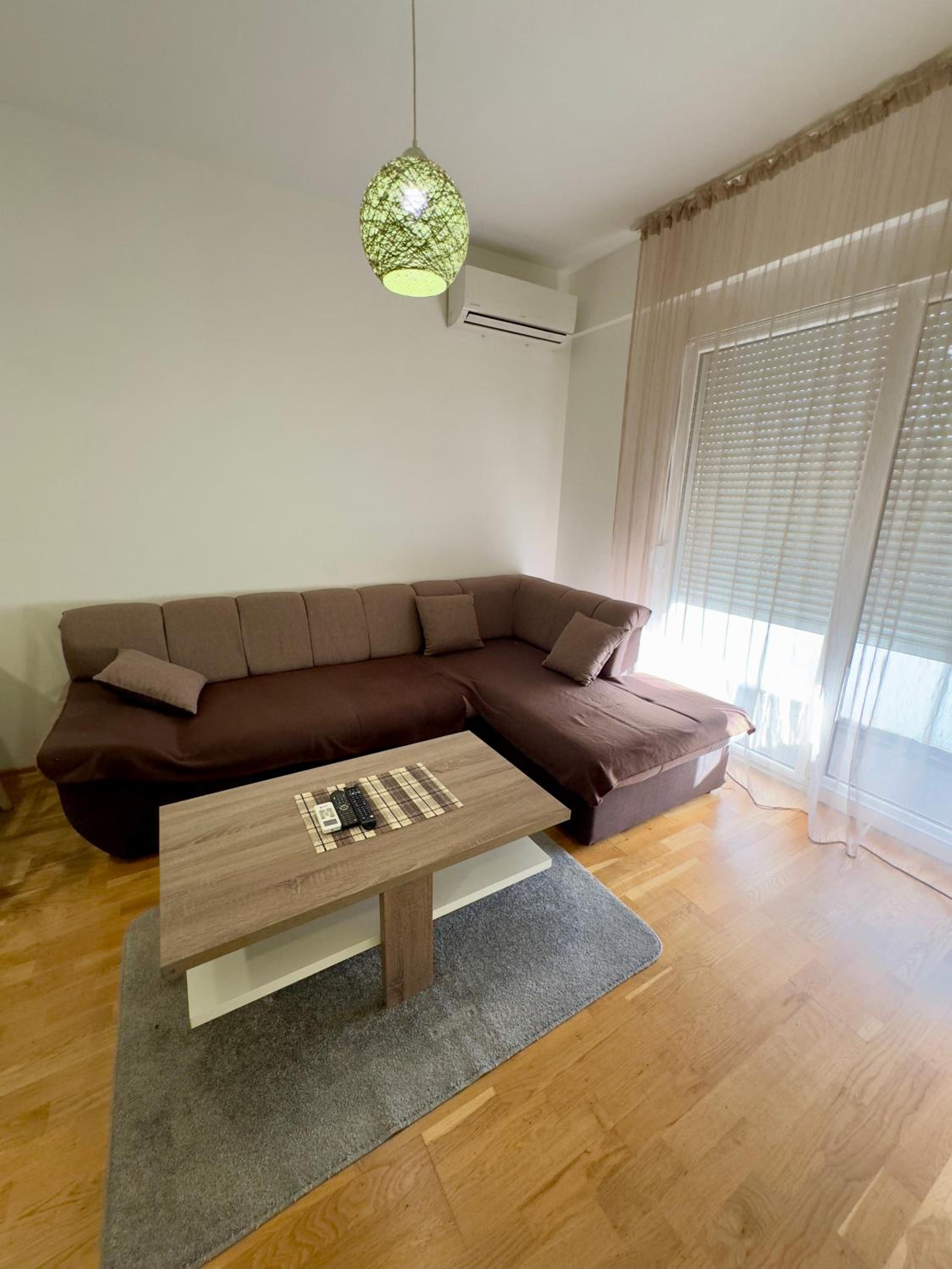 Cozy 1 bedroom APT with free parking photo 3