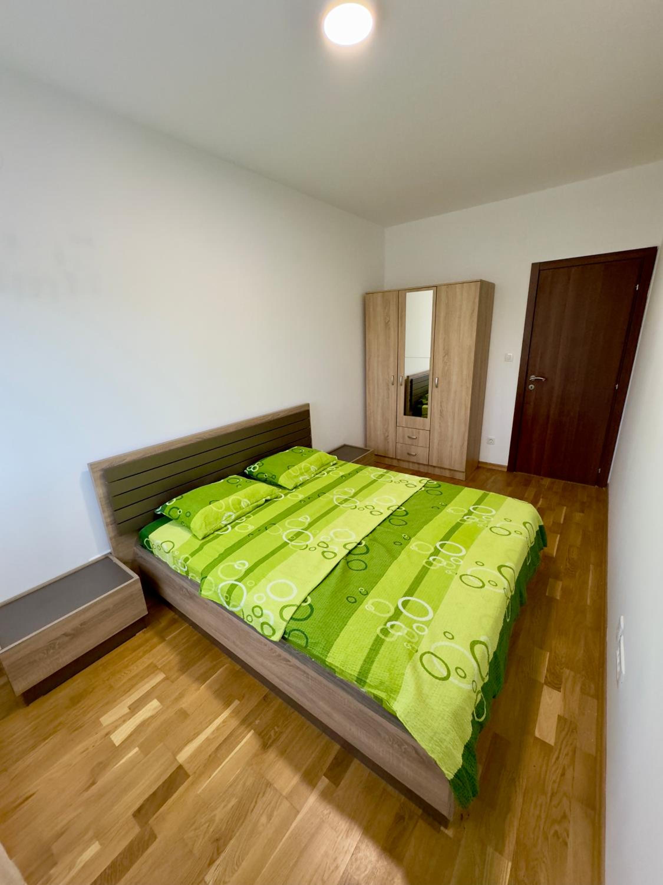 Cozy 1 bedroom APT with free parking photo 2