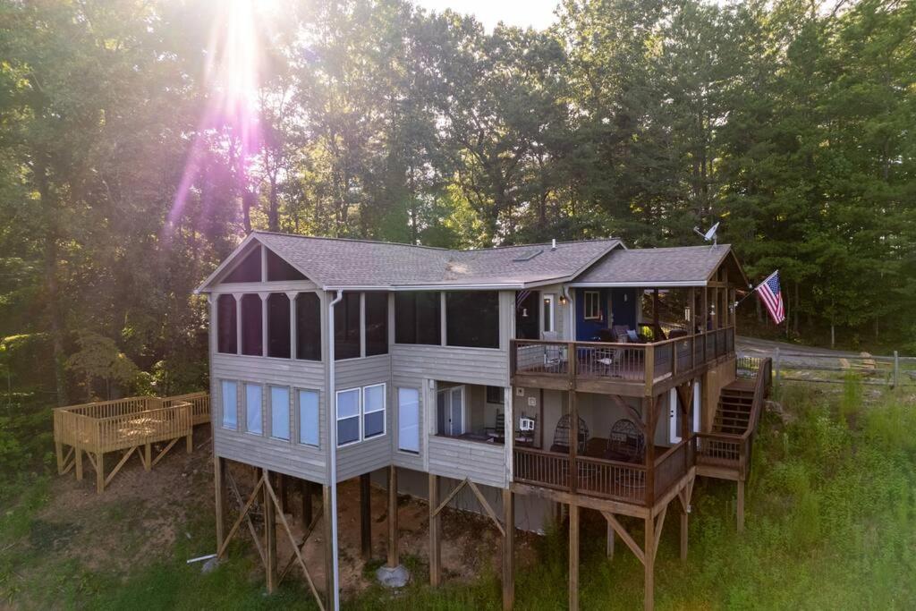 Mountain View/Jacuzzi/ Fire pit/ close to downtown view 2